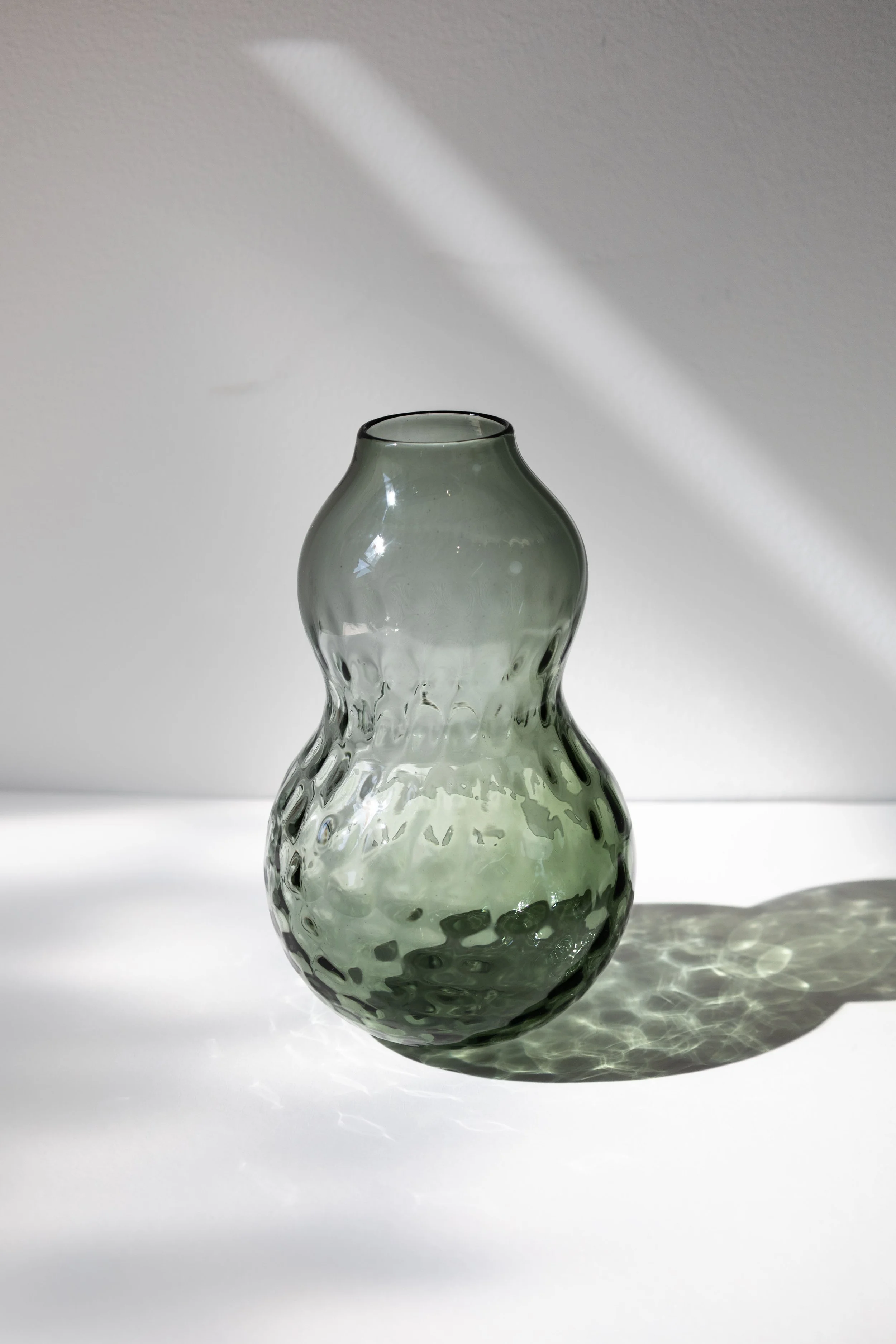 Occhio Bud Vase_shadow.jpg