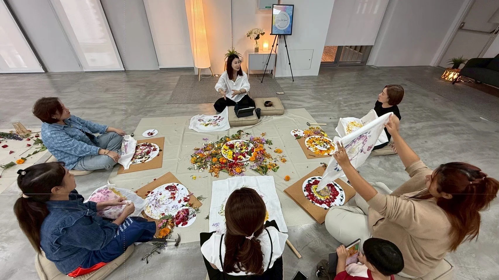 LINE_ALBUM_26.07.25 Flower Mandala (3rd Space)_260519_20.jpg