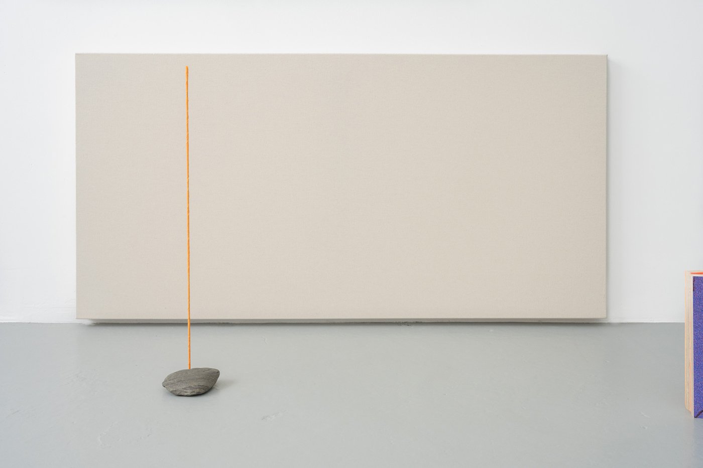 SARAH ROONEY, Rockie-Talkie. roche de rivière, acier, ruban, peinture, toile. river rock, steel, tape, paint, canvas.