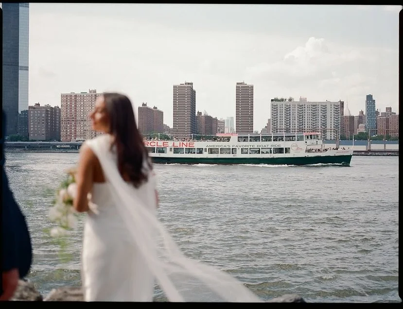 We love Summer weddings ๐ค 
Repost: @hallemorganwed