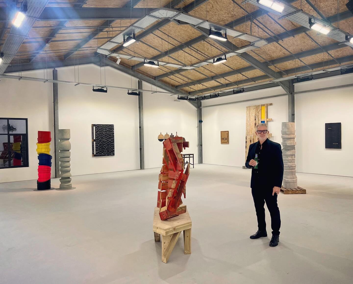 I am thrilled to be joining the team at Far Far Gallery, where I will be working alongside owners Simon, Jane, and gallery manager Teresa. This is an exciting opportunity for me to contribute to the gallery&rsquo;s vibrant community and help shape it