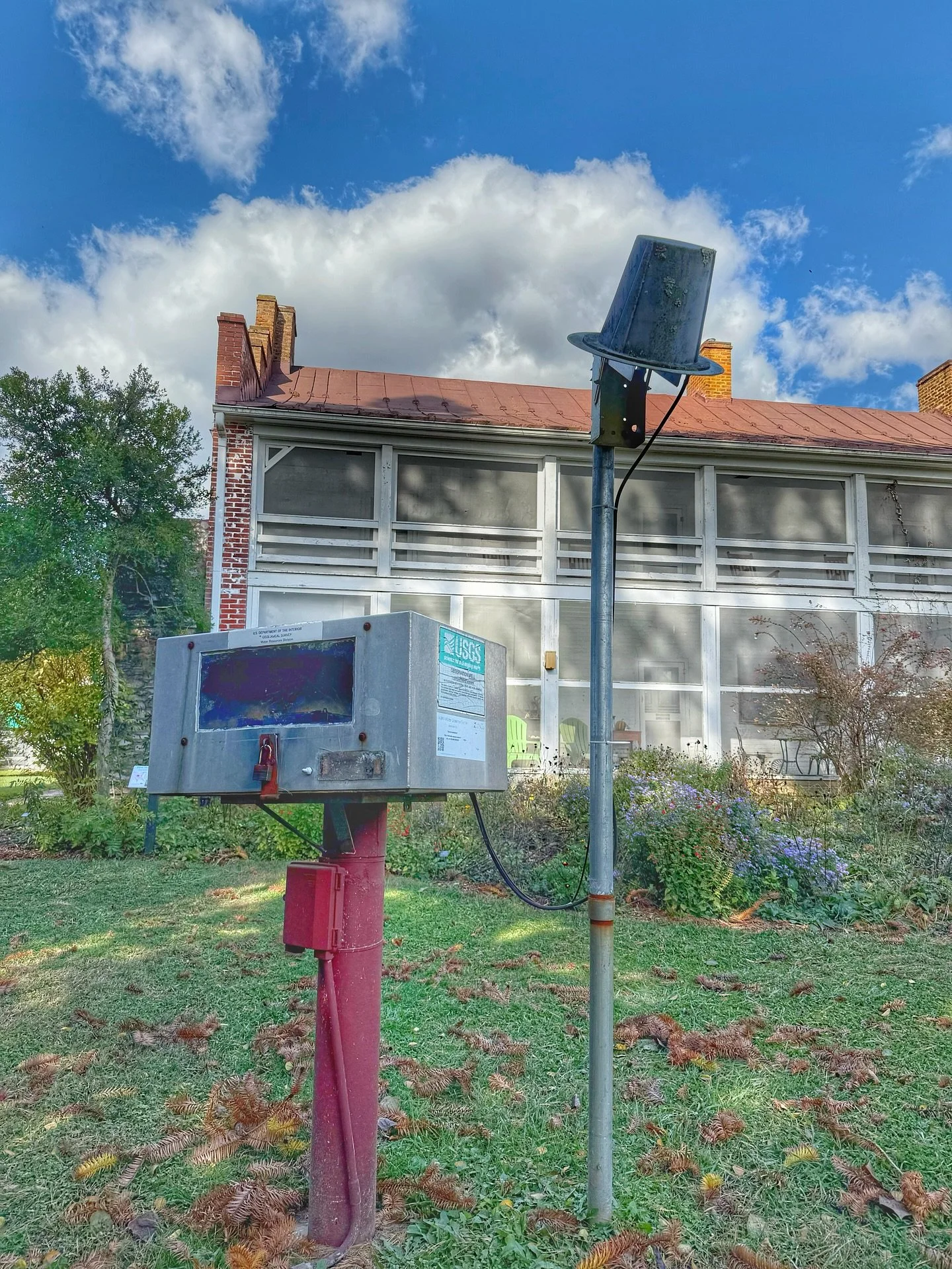 Ladies and gentlemen, 
I present the OG water gauge. Located at Blandy Experimental Farm. She’s been telling us what’s happening down below. Obviously one of the sexiest items you can see, but the rest of the farm is decent too.
#northfo