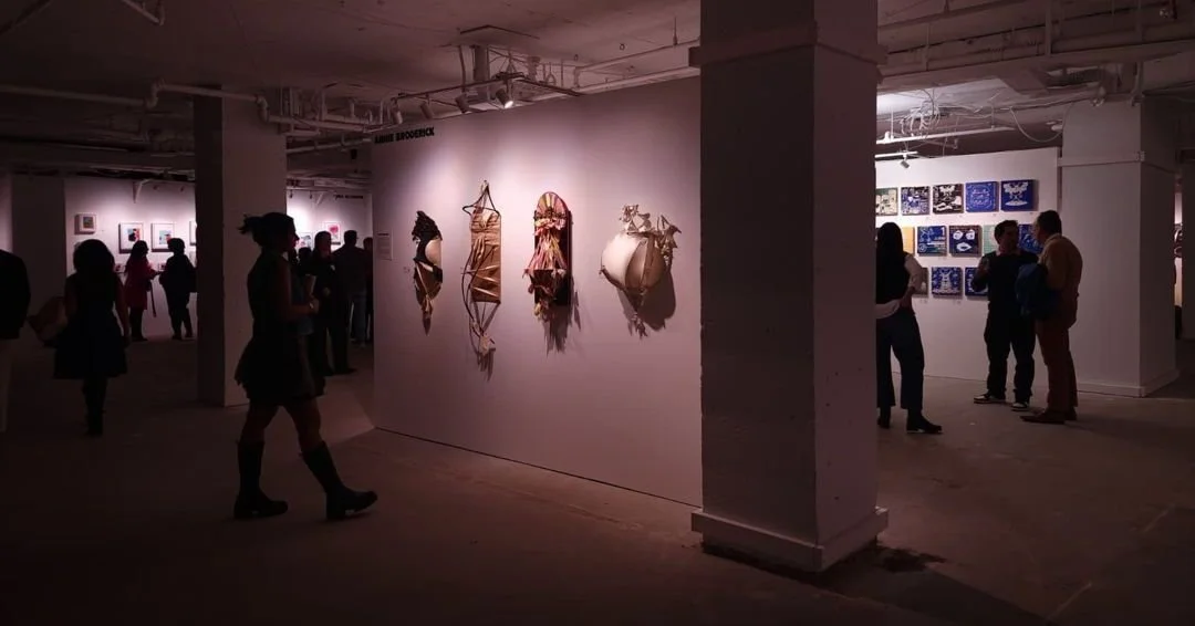 ...
Fav: Annie Broderick (@anniebroderickart), a contemporary artist based in Northern Virginia near Washington, D.C.

Broderick specializes in textile sculptures that explore contrasts such as hard and soft, dark and light, and severe and gentle. He