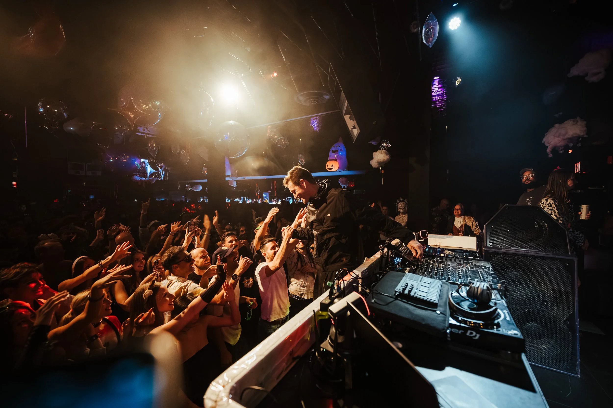 Darude-Celebs-Timothy_Nguyen-20251101 (27 of 136).jpg