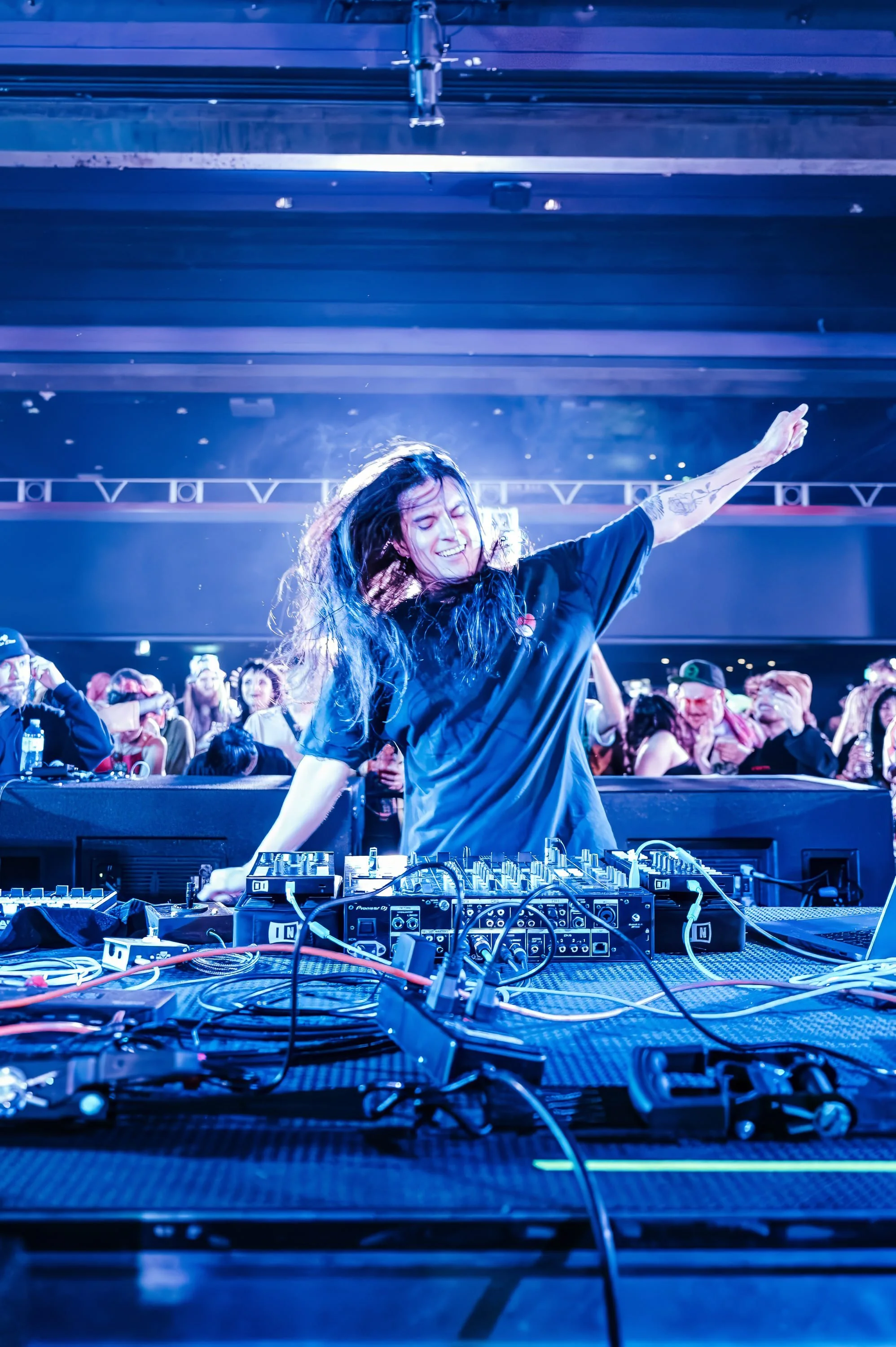 Mersiv-Commodore_Ballroom-Timothy_Nguyen-20251120 (24 of 60).jpg