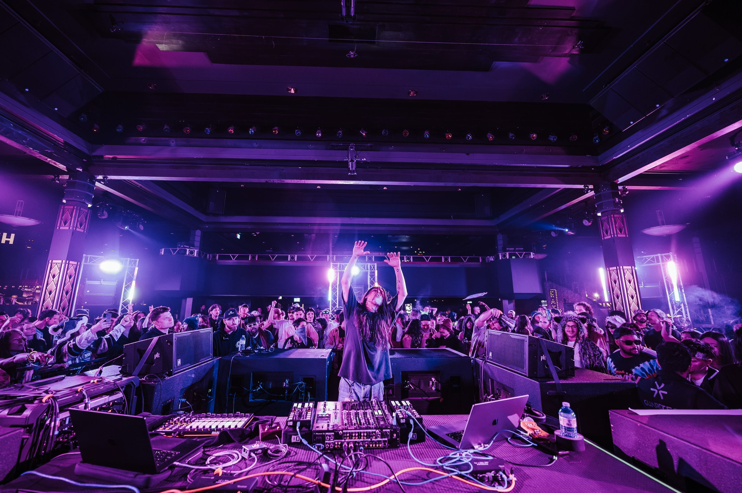 Mersiv-Commodore_Ballroom-Timothy_Nguyen-20251120 (28 of 60).jpg