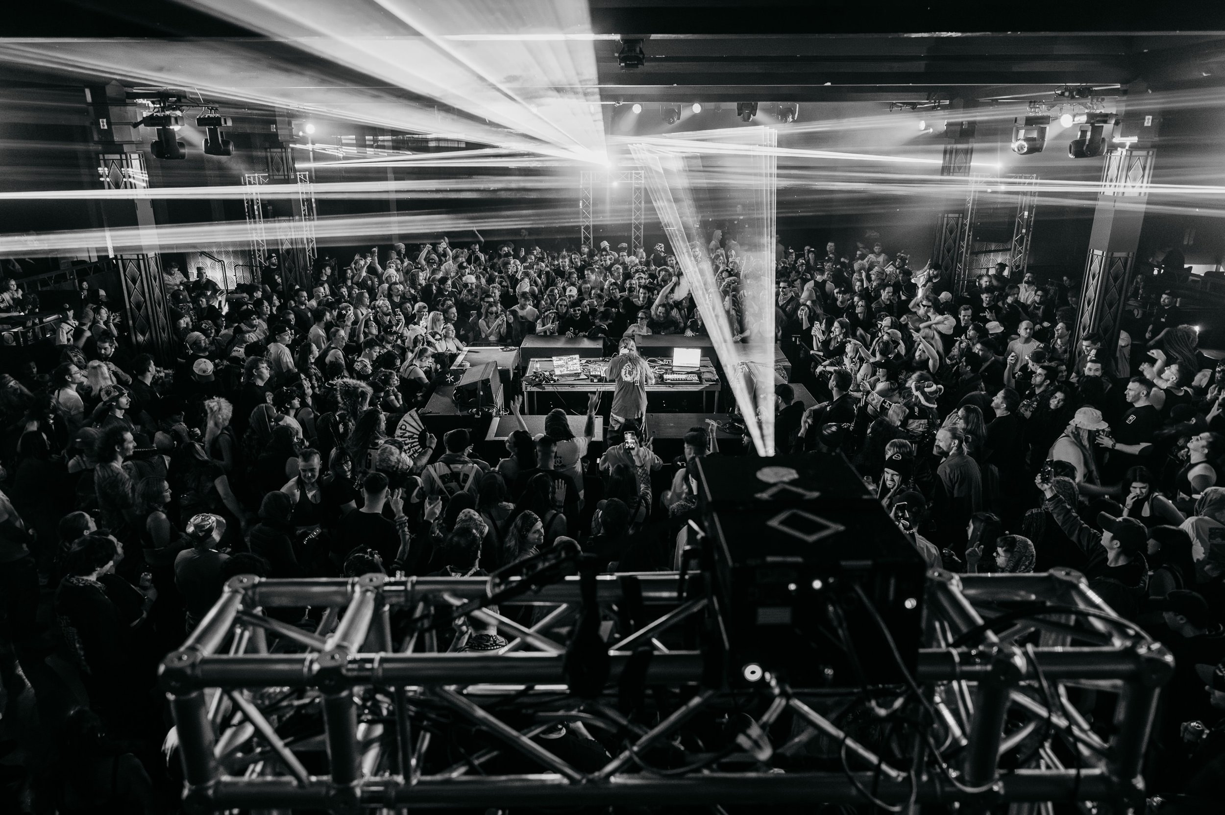 Mersiv-Commodore_Ballroom-Timothy_Nguyen-20251120 (37 of 60).jpg