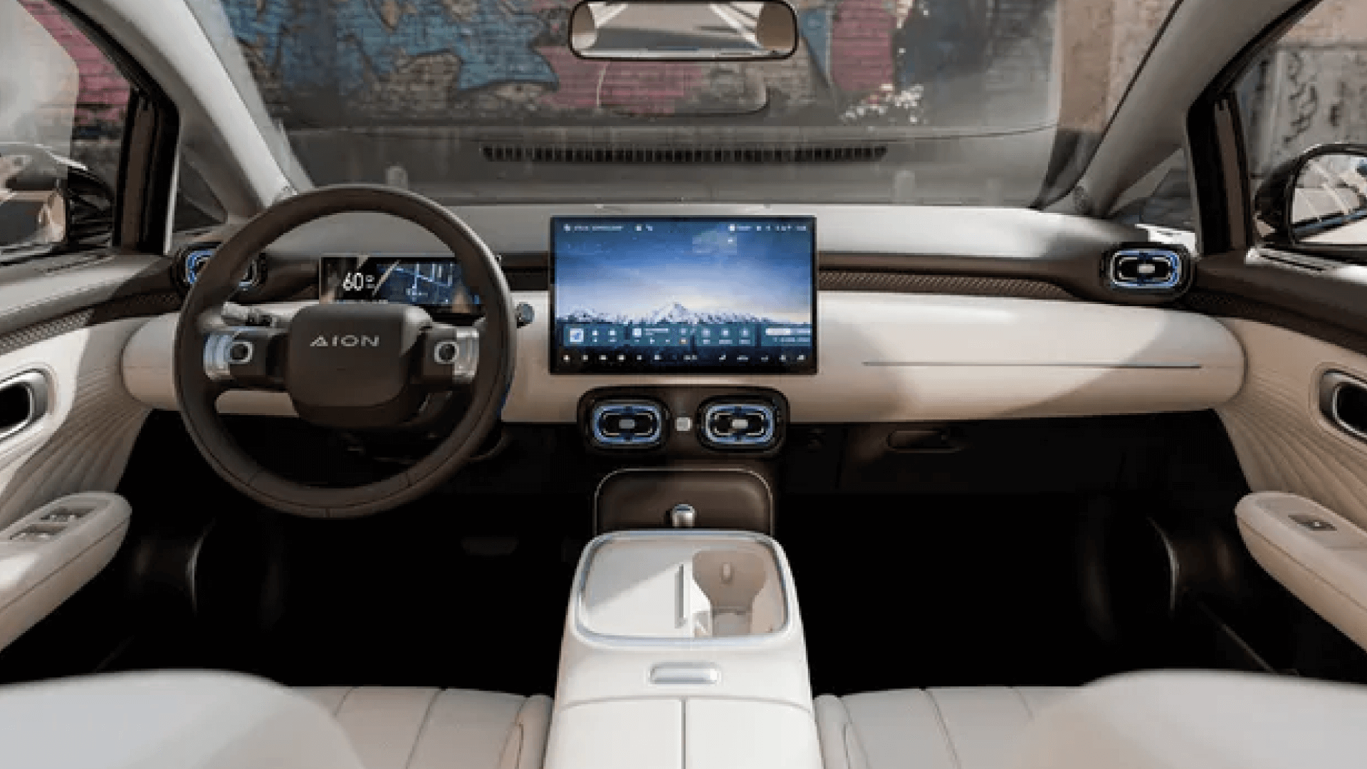 Vista del interior de un automóvil moderno con tablero digital, pantalla táctil central y controles en acabado metálico, en tonos beige y negro.