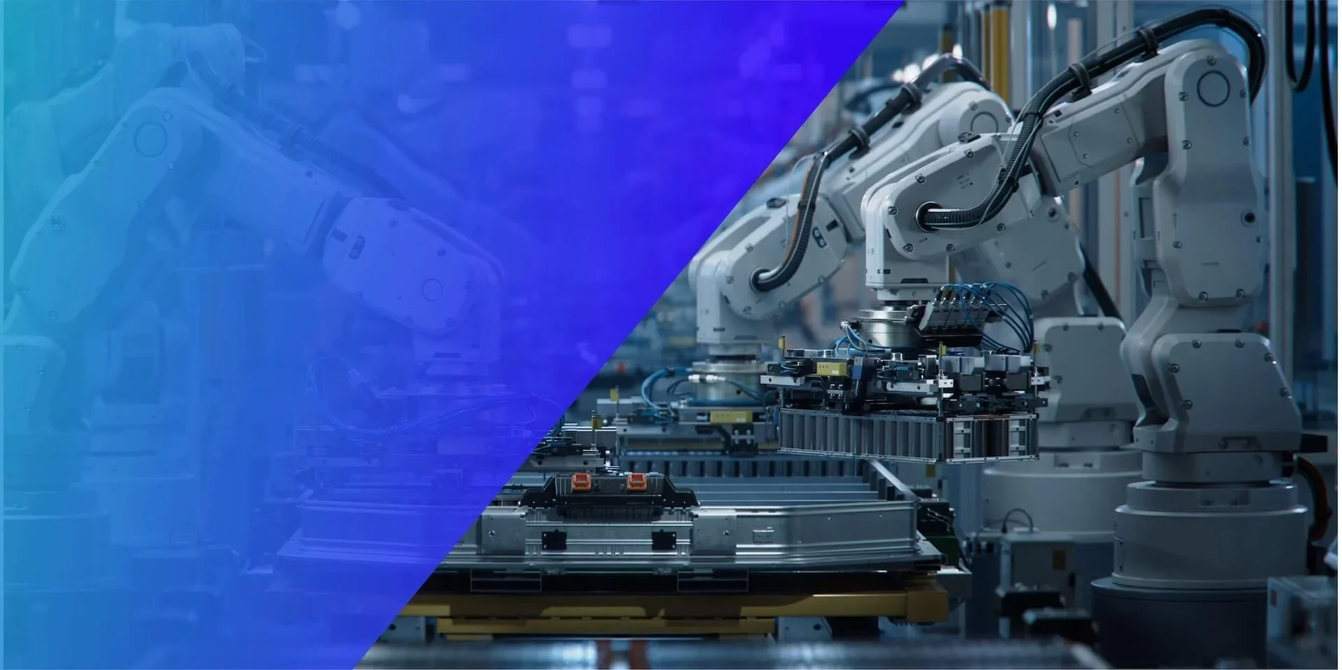 Robots industriales ensamblando componentes en una fábrica moderna