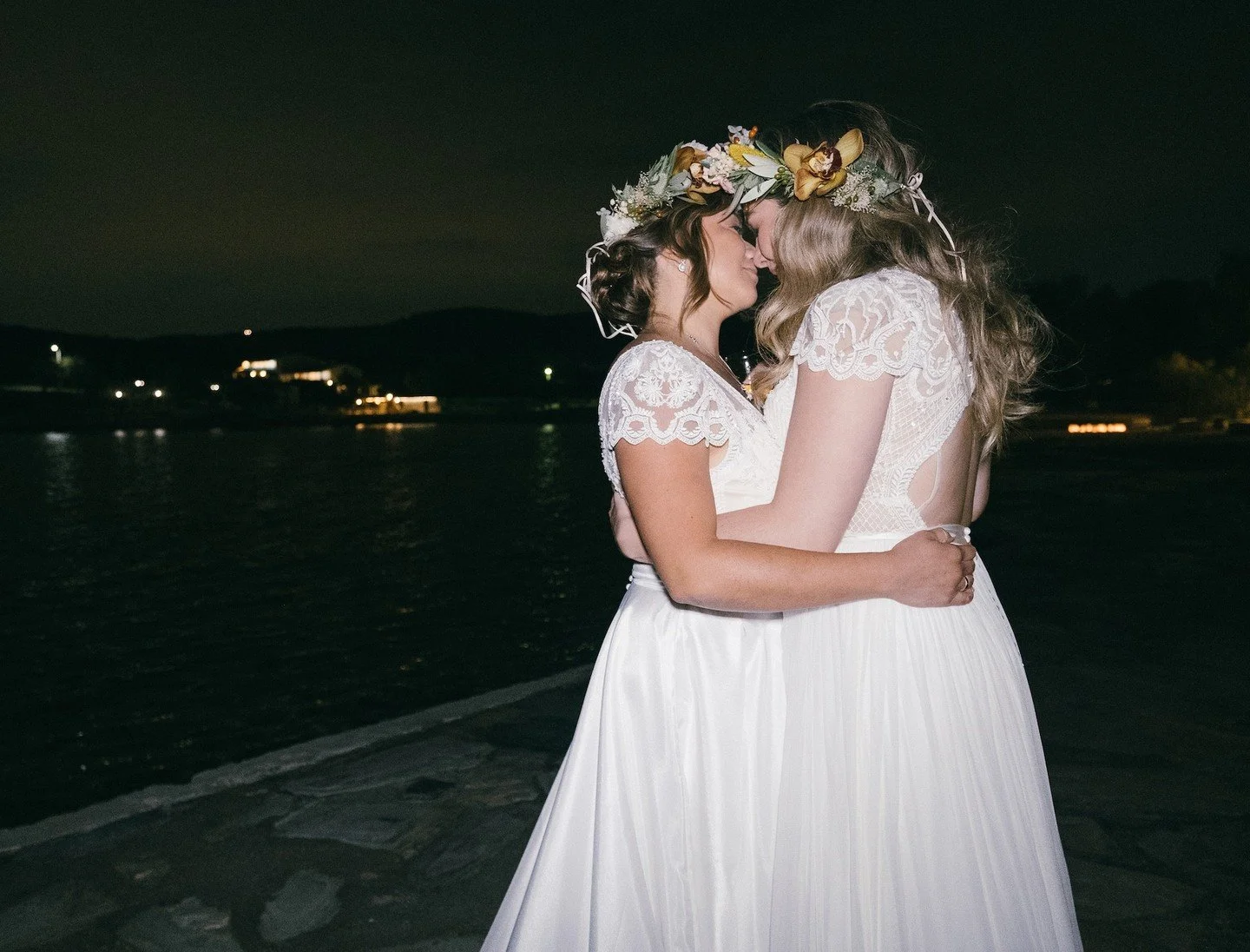 A quiet frame, a loud feeling.

@reefathensriviera
@sevi_mavrelou
@olon_odoskassandras
@coctails_dreams
@dj.dimitris.zarkadakis
@core.innaa
@con_spls

#athensreef #athenswedding #samesexwedding #love #lovewins #twobrides #lgbtq #wedding #weddingcerem