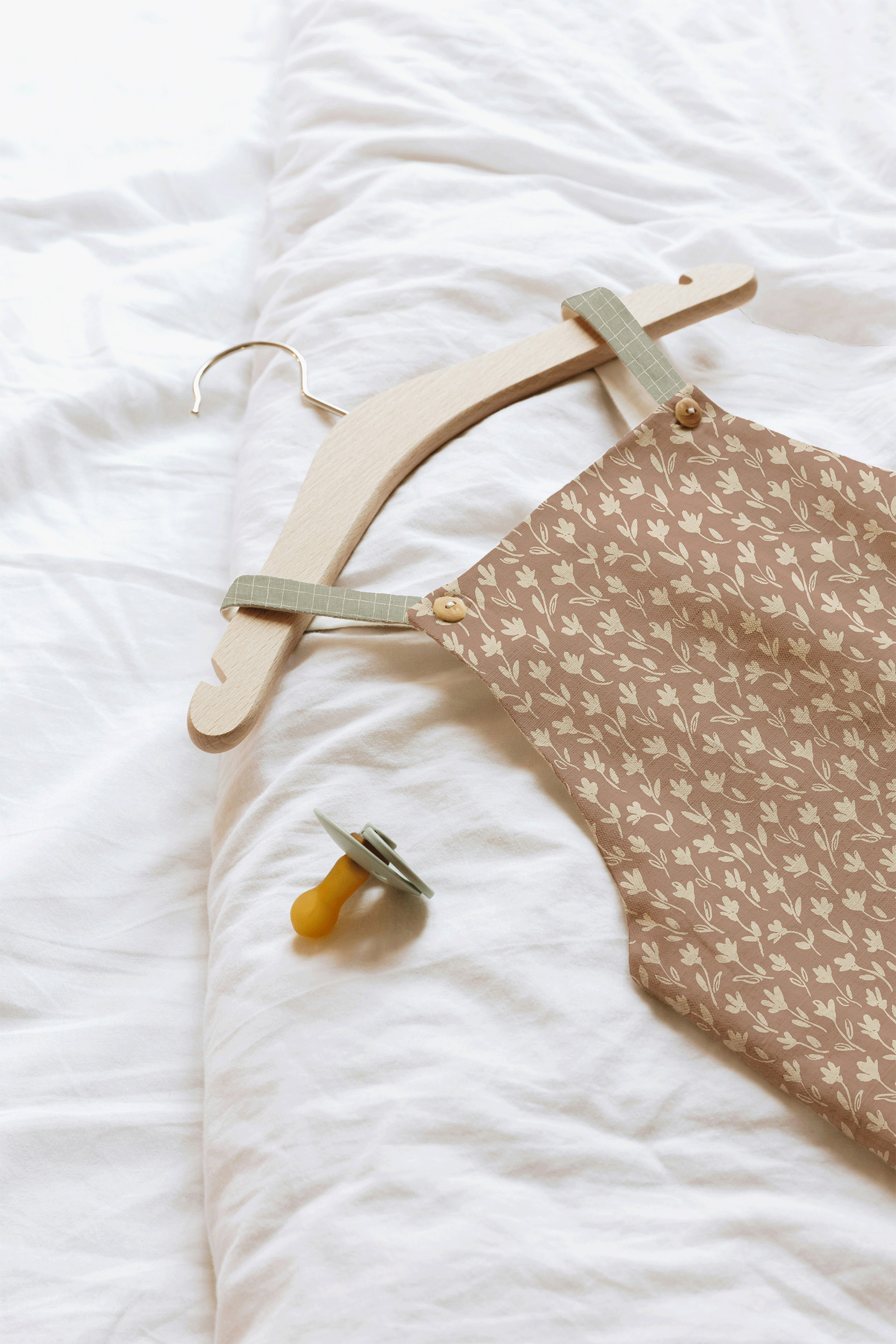 Flower-Field-Sirocco-by-Miriam-Ortwed_Baby-Romper.png