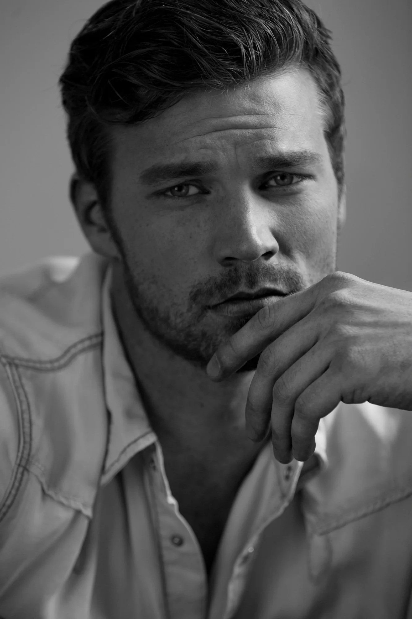 Derek-Theler-portrait-by-stephen-busken-02.JPG