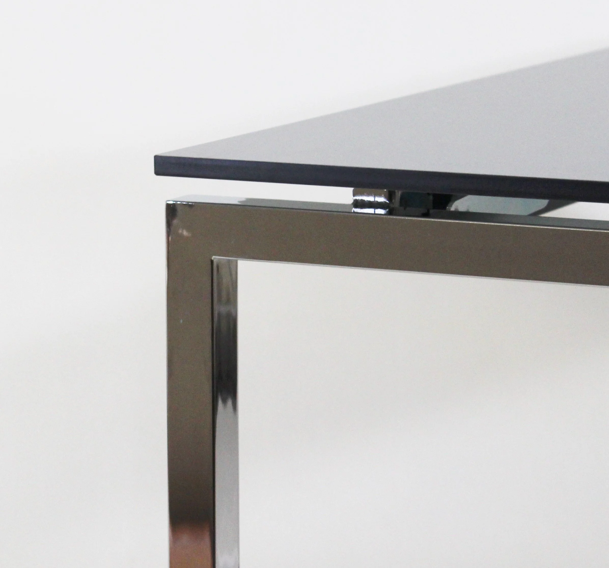 Detail Ecken auf Gehrung Quadratrohr