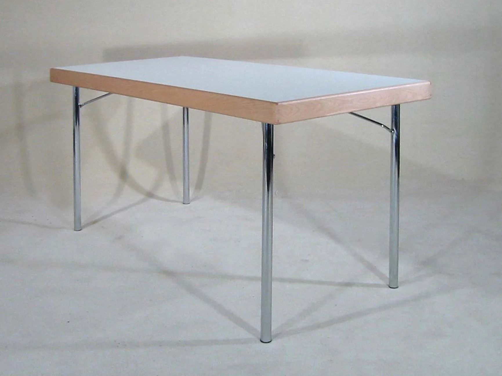 Mod. KT 01 2000 Randverstärkte Tischplatte