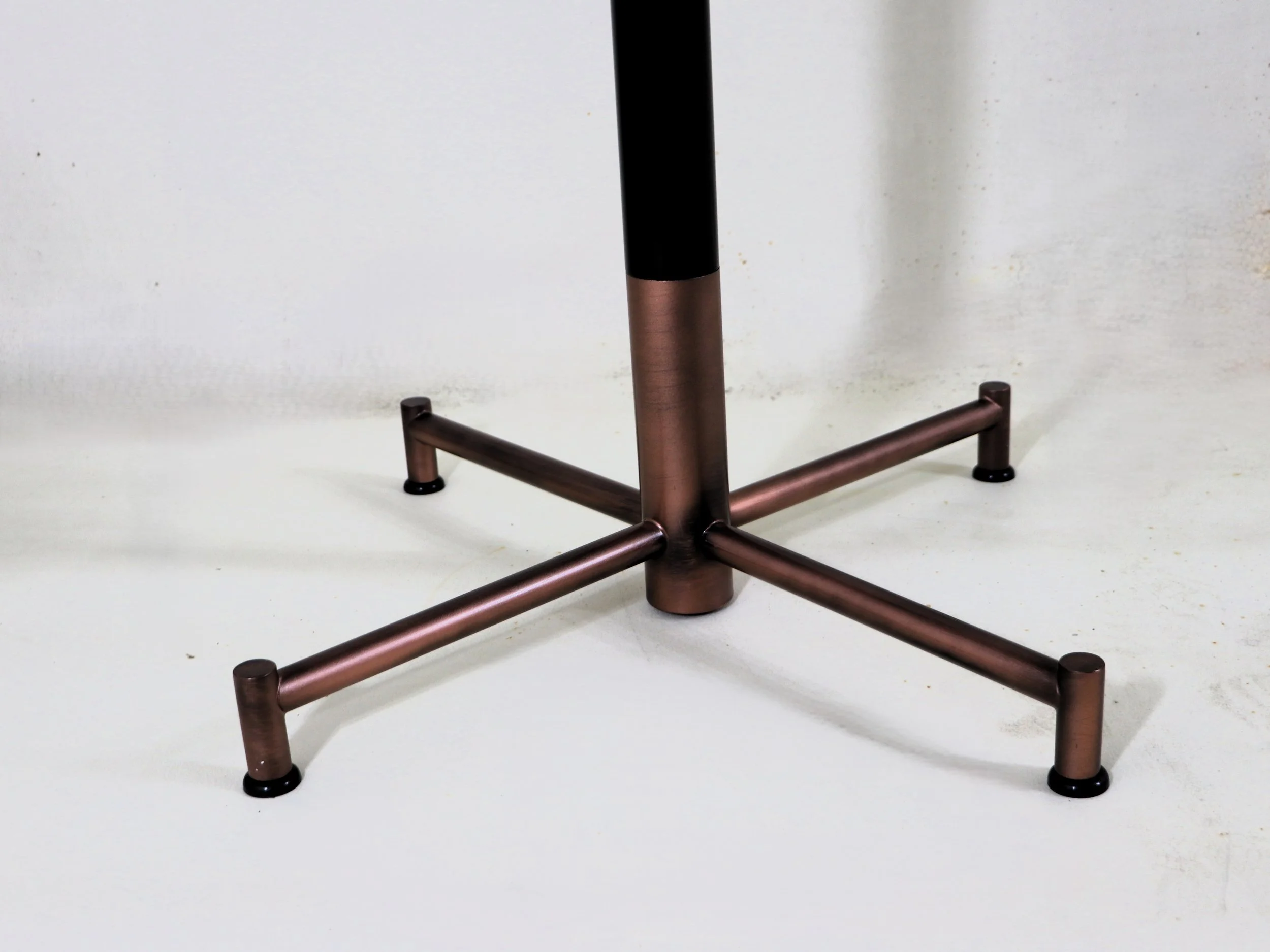 Detail Kreuzfußausleger Rundrohr