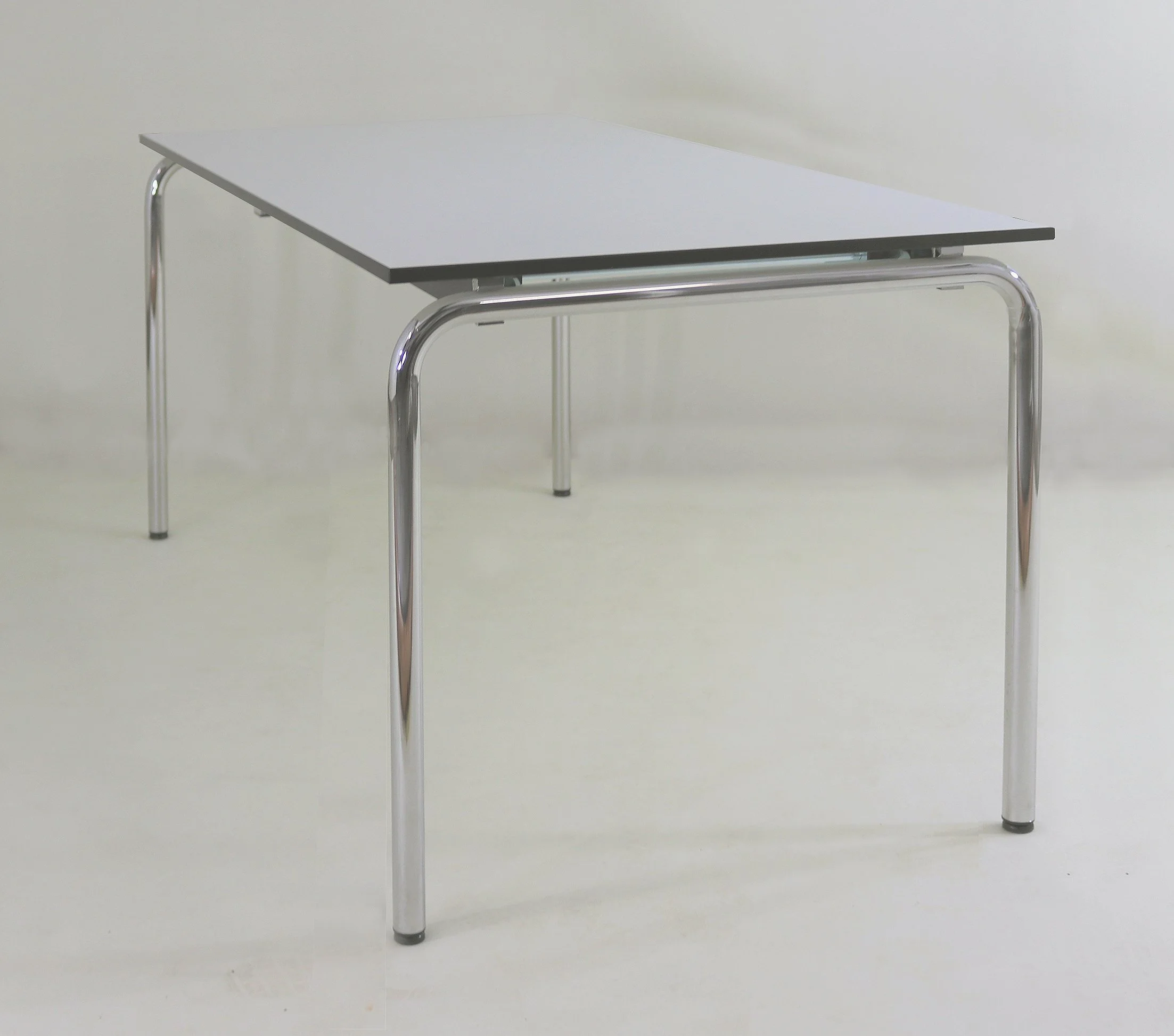 Mod. KT 08 2015 R, Seitenrahmen Rundrohr, Ecken gebogen