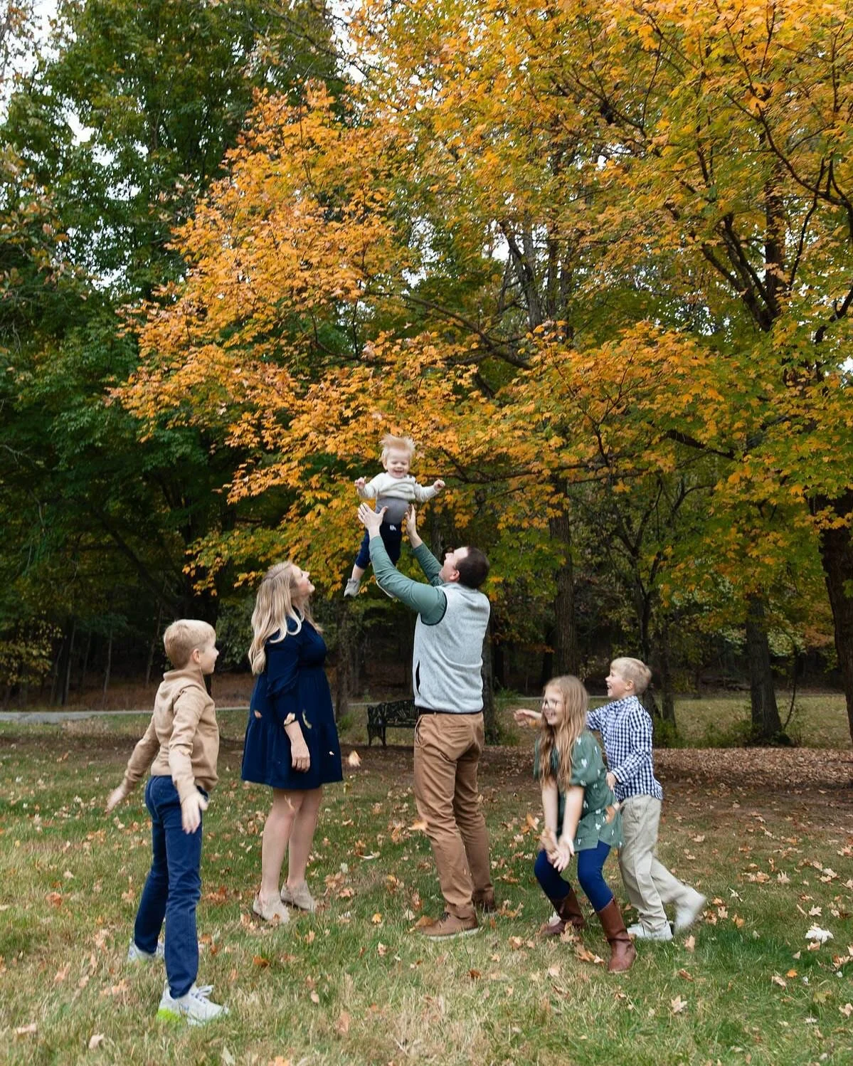 WHAT A FUN CREW! A perfect overcast Fall day with the whole Stair family! 🍁 These kiddos did a great job being their silly and playful selves!

This time of year is truly my favorite time to shoot - warm, cozy, and vibrant! I love getting to see fam