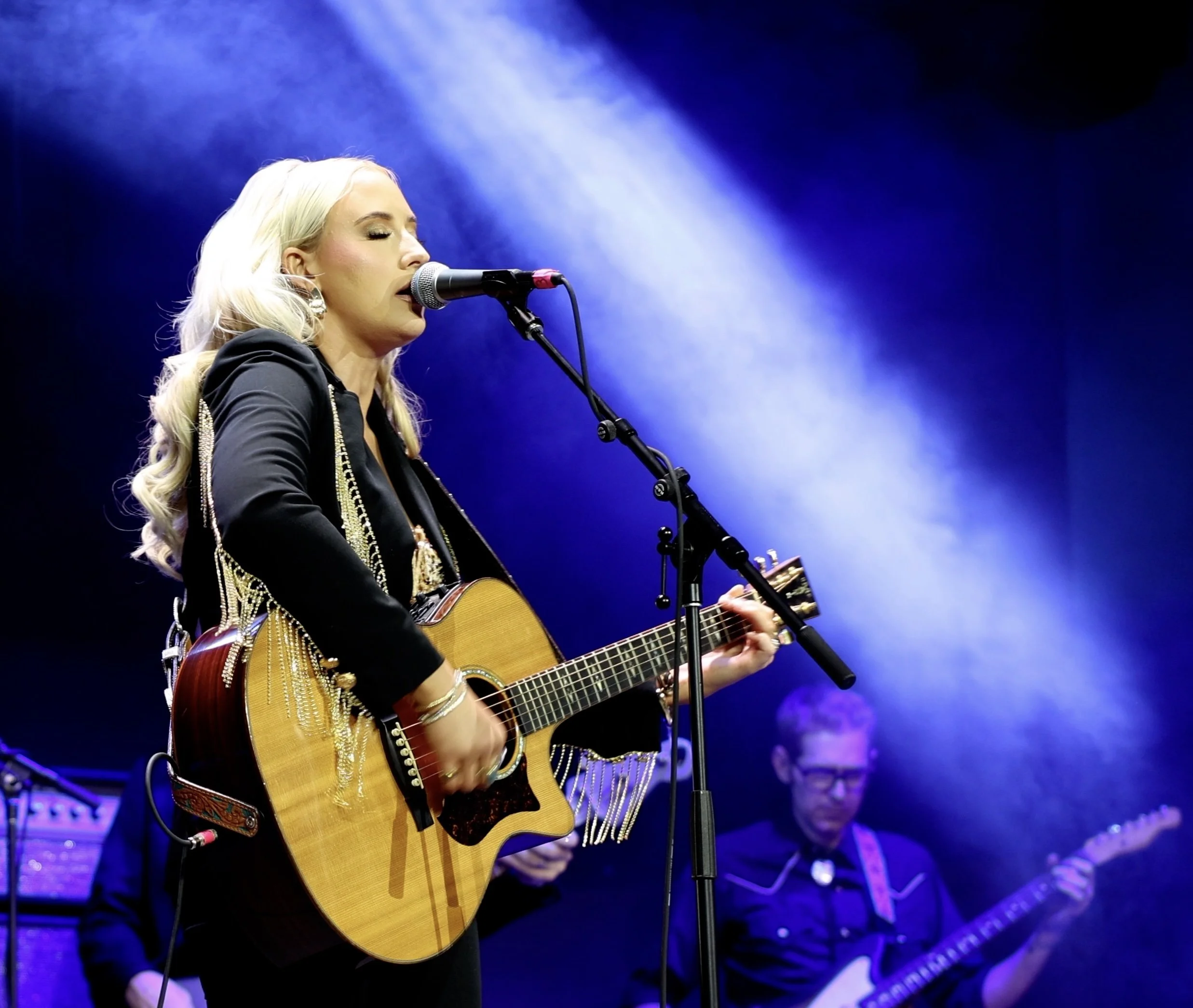 Tori Performs 01.jpg