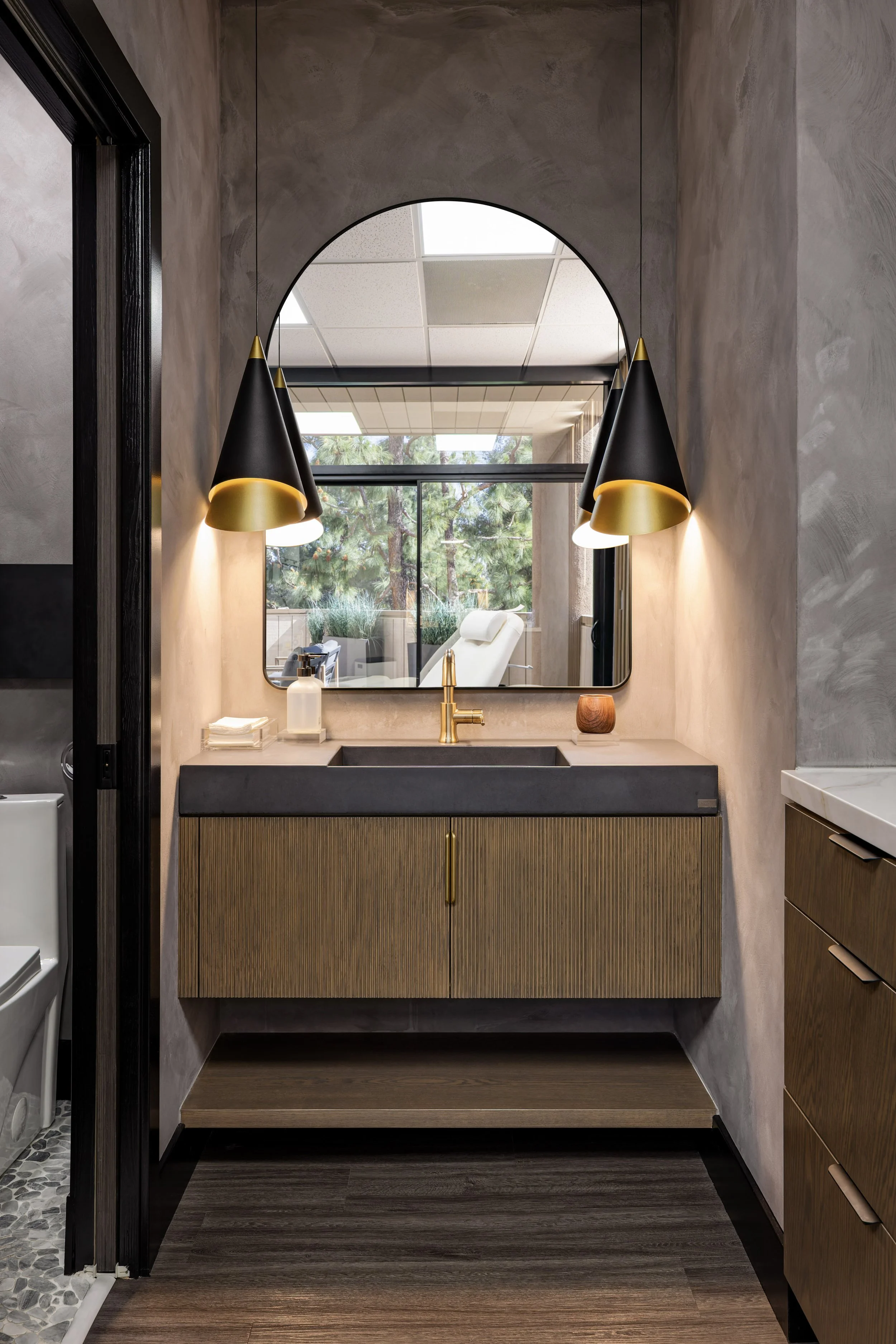 13-39 Creek Rd 280 (Masters Medspa).jpg