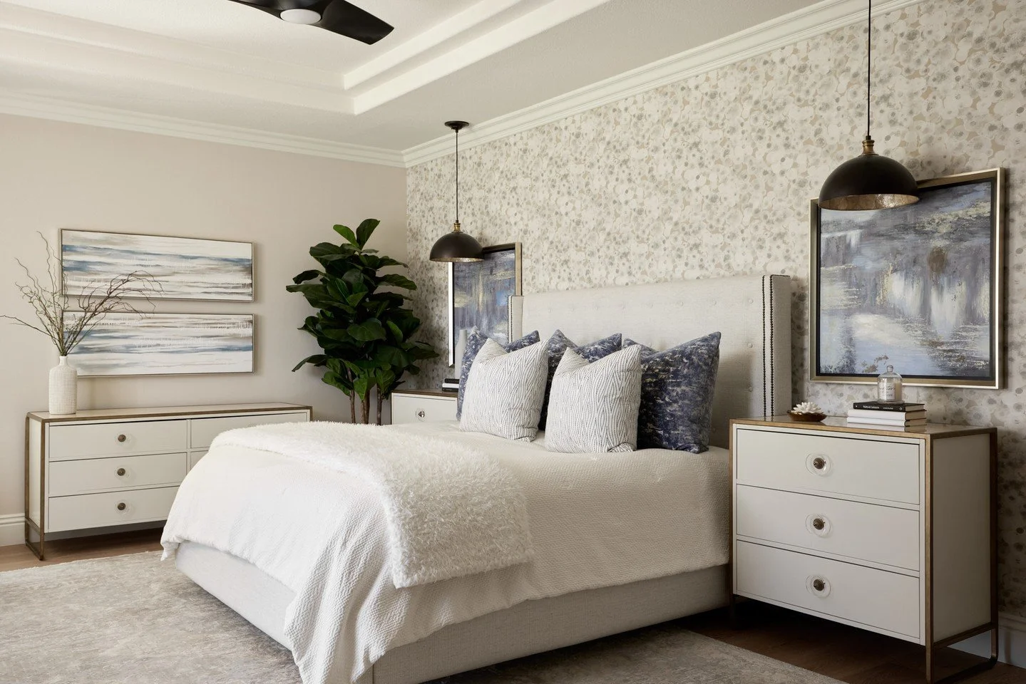 A soft floral wallpaper that adds just enough movement to make this neutral retreat come alive.⁠
.⁠
.⁠
.⁠
.⁠
⁠
#InteriorDesign #HomeDecor #InteriorInspo #HomeInspiration #DesignLife #InteriorStyling #HomeStyle #ModernInteriors #InteriorArchitecture #