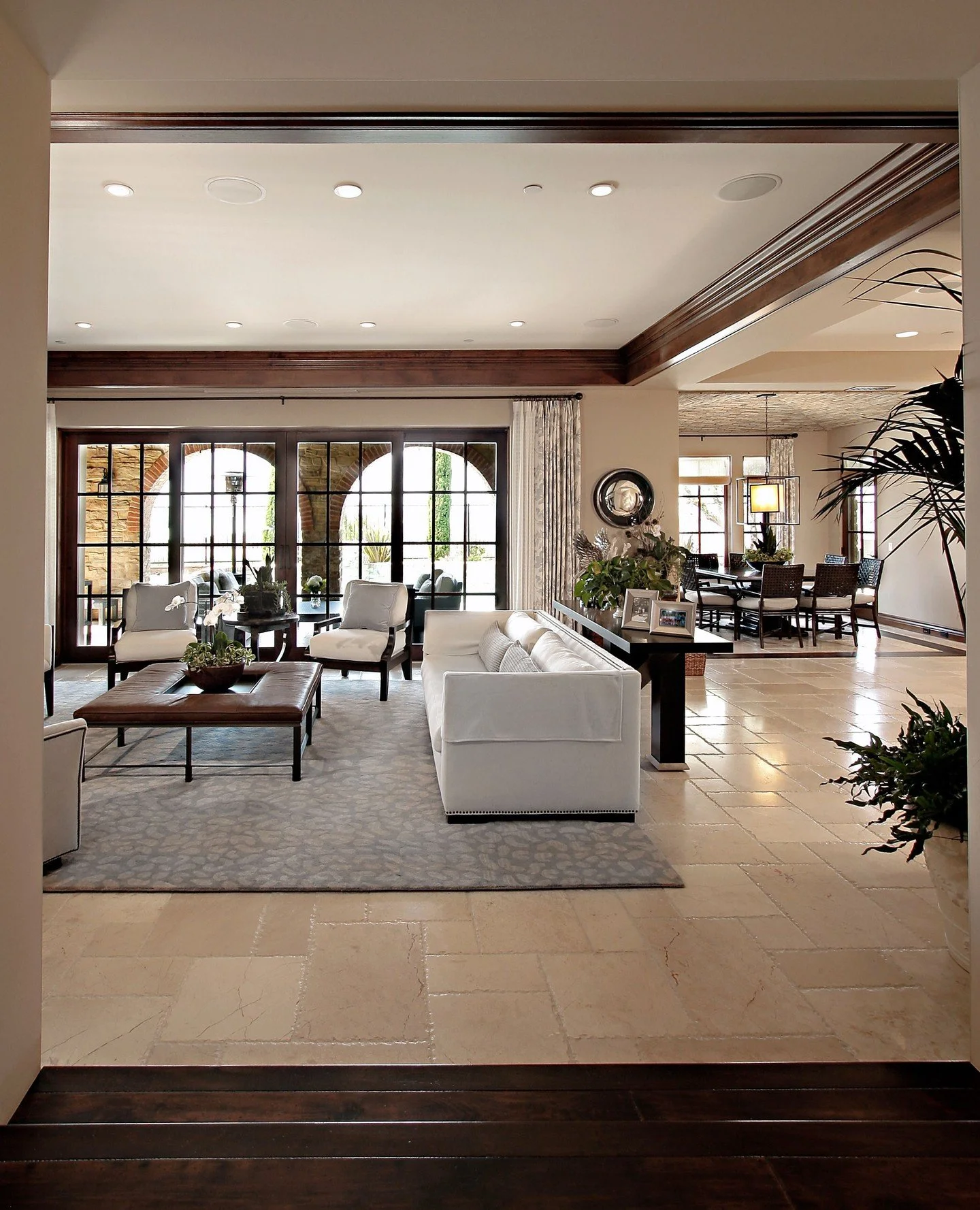 The ceiling detail sets the tone, the furnishings finish the story. A whole mood from top to bottom. 🤎⁠
.⁠
.⁠
.⁠
.⁠
#InteriorDesign #HomeDecor #InteriorInspo #HomeInspiration #DesignLife #InteriorStyling #HomeStyle #ModernInteriors #InteriorArchitec