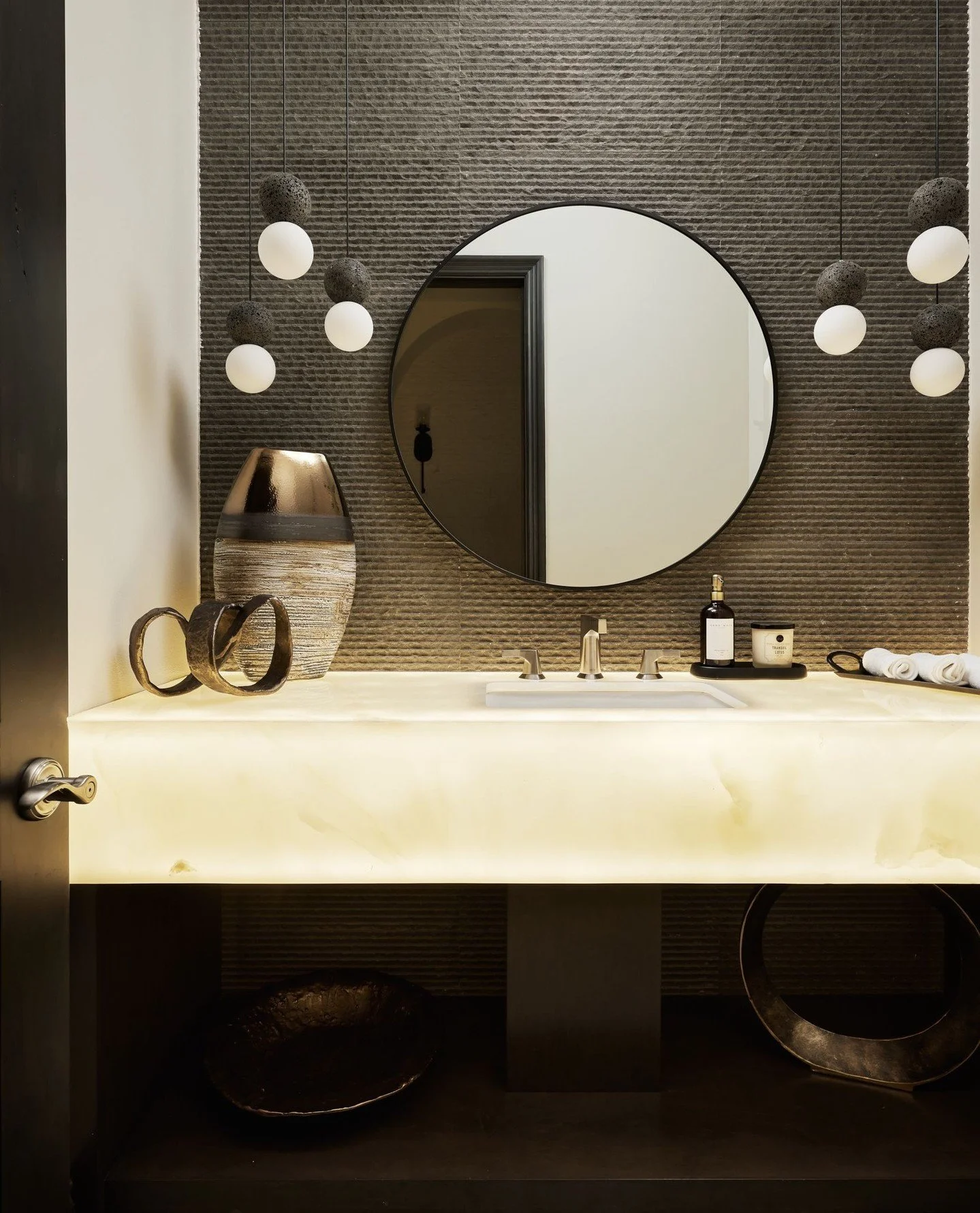 A little drama, a little glow. ✨⁠
.⁠
.⁠
.⁠
.⁠
#InteriorDesign #HomeDecor #InteriorInspo #HomeInspiration #DesignLife #InteriorStyling #HomeStyle #ModernInteriors #InteriorArchitecture #BedroomDesign #LuxuryInteriors #InteriorDecoration #HomeDesigner 