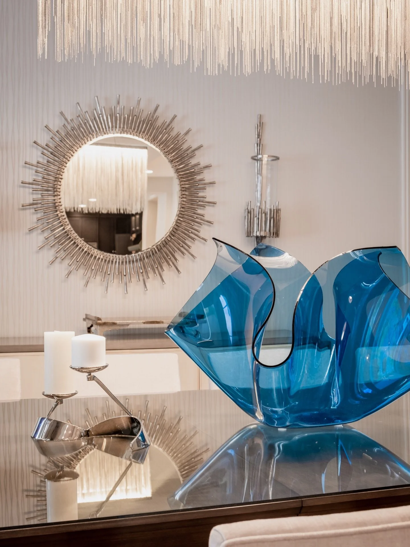 An interior moment worth pausing for.
.
.
.
.
#ocid #orangecoastinteriordesign #luxurydesign #dininingroomdesign