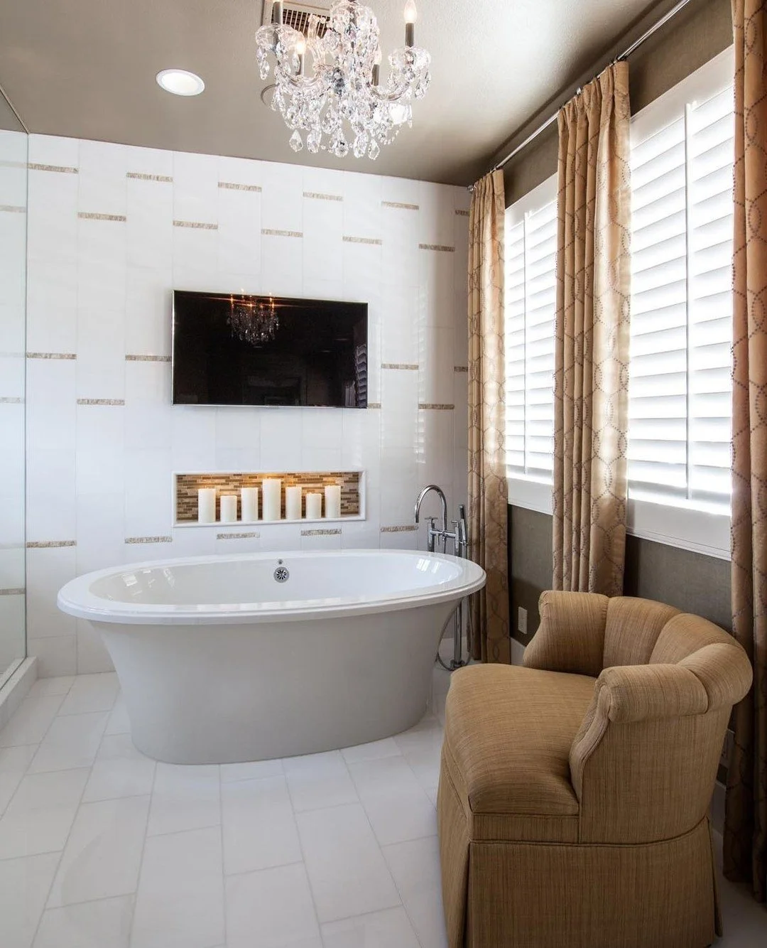 Start the day slow. End it soaking. This is how you do a primary bath right.⁠
.⁠
.⁠
.⁠
.⁠
#InteriorDesign #HomeDecor #InteriorInspo #HomeInspiration #DesignLife #InteriorStyling #HomeStyle #ModernInteriors #InteriorArchitecture #BedroomDesign #Luxury