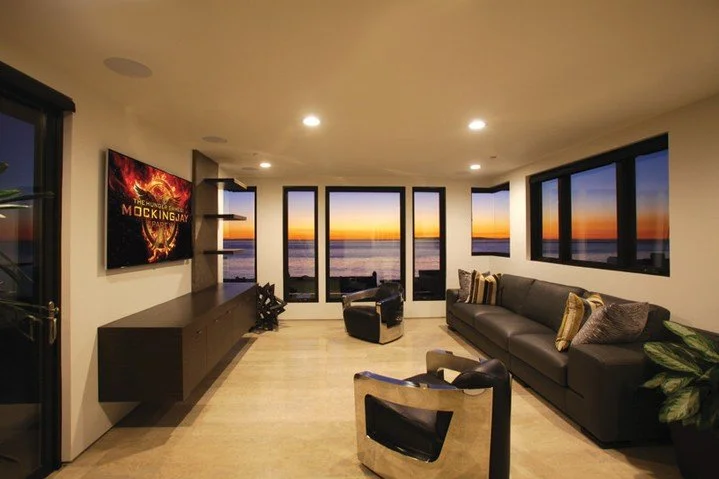 On this gloomy day, we&rsquo;re wishing we had a sunset like this on repeat. Ocean views, cozy seating, and a front-row seat to magic. 🌅⁠
.⁠
.⁠
.⁠
.⁠
#InteriorDesign #HomeDecor #InteriorInspo #HomeInspiration #DesignLife #InteriorStyling #HomeStyle 