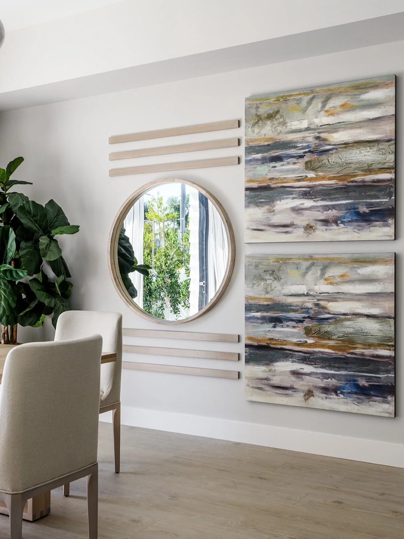 Mirror, art, or architectural detail &mdash; what catches your eye first? 👀
.
.
.
.
#ocinteriordesigner #ocdesigner #ocid #luxurydesign