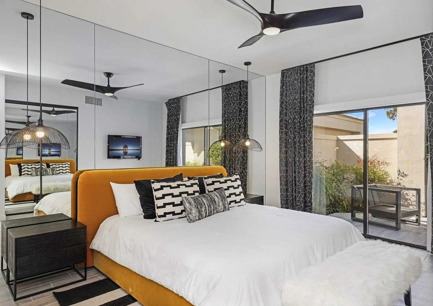 Desert light, bold moves ☀️🌵⁠
.⁠
.⁠
.⁠
.⁠
#InteriorDesign #HomeDecor #InteriorInspo #HomeInspiration #DesignLife #InteriorStyling #HomeStyle #ModernInteriors #InteriorArchitecture #BedroomDesign #LuxuryInteriors #InteriorDecoration #HomeDesigner #In