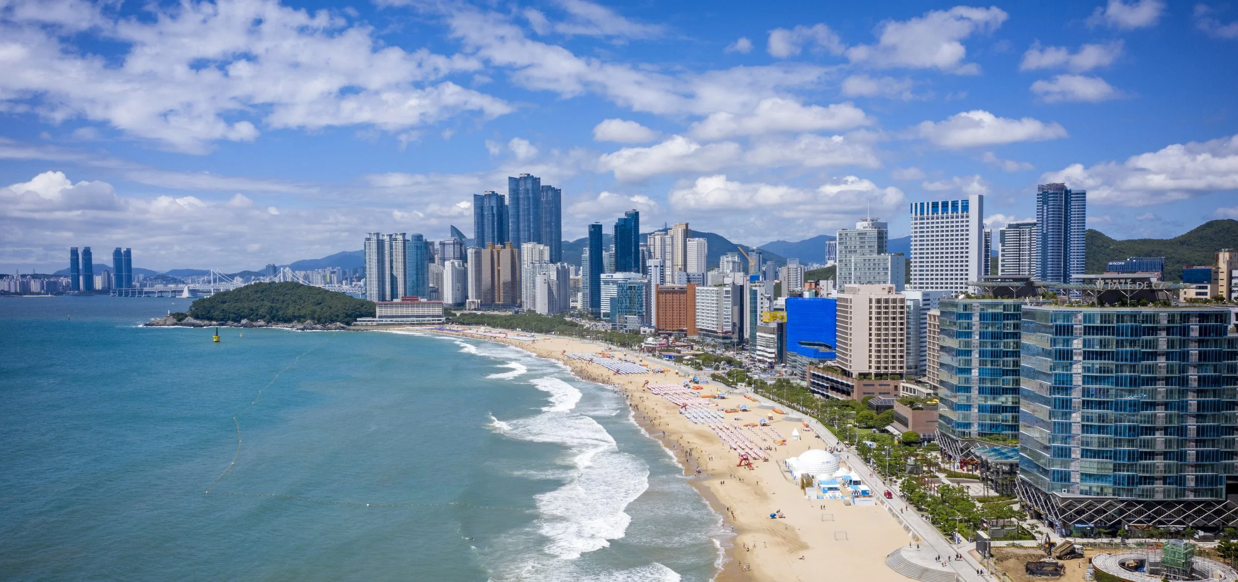 Busan_City_Haeundae_Beach_KOGL_(01).jpg