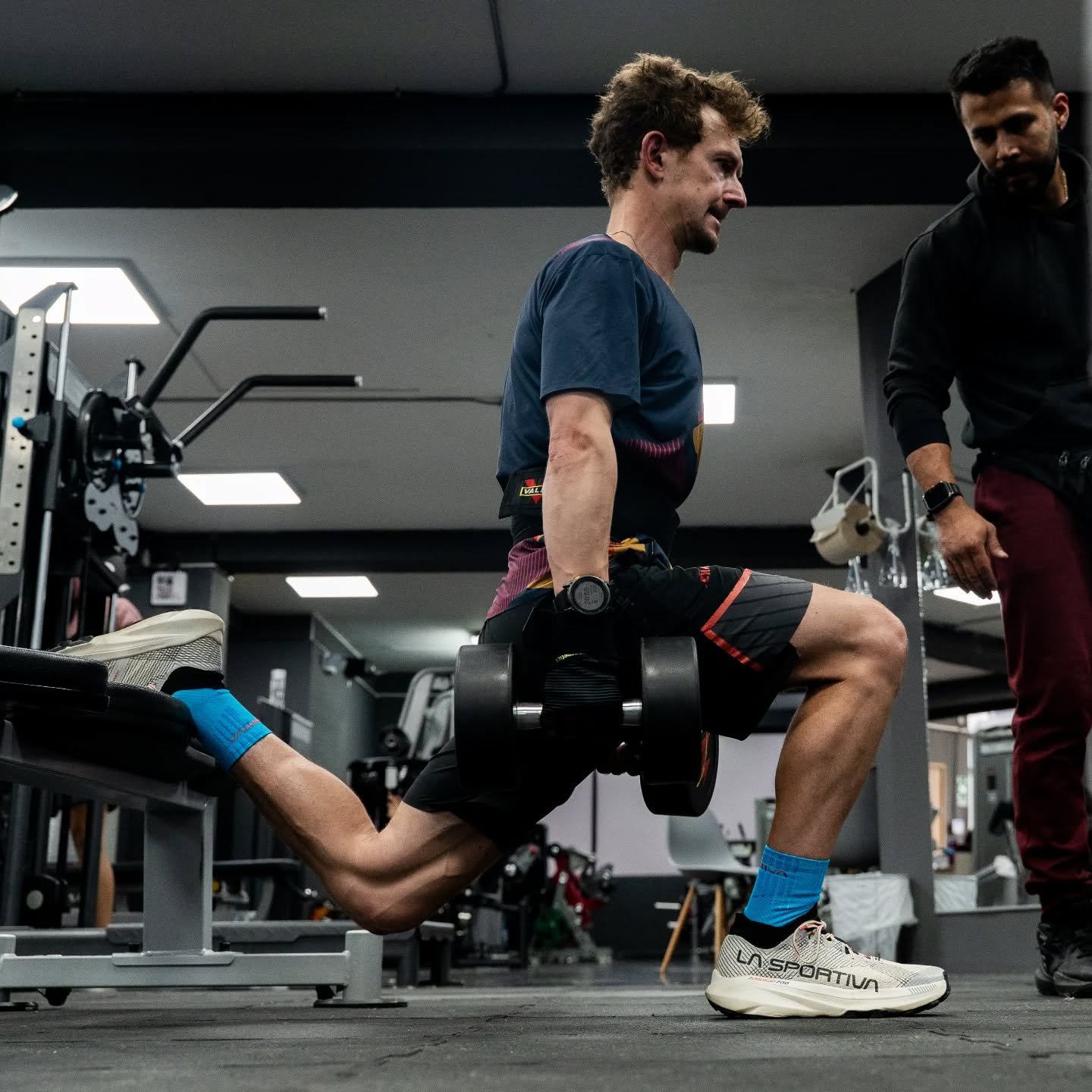 Gettin' strong!

Hard days are getting harder. 

Yesterday:

03:30am: Wake up

04:30-05:30: Pre-run activations

06:00-09:00: Running Workout #1: Uphill intervals on Rucu Pichincha

09:30-10:30: Stretching, pre-run activations 

10:30-12:00: Running 