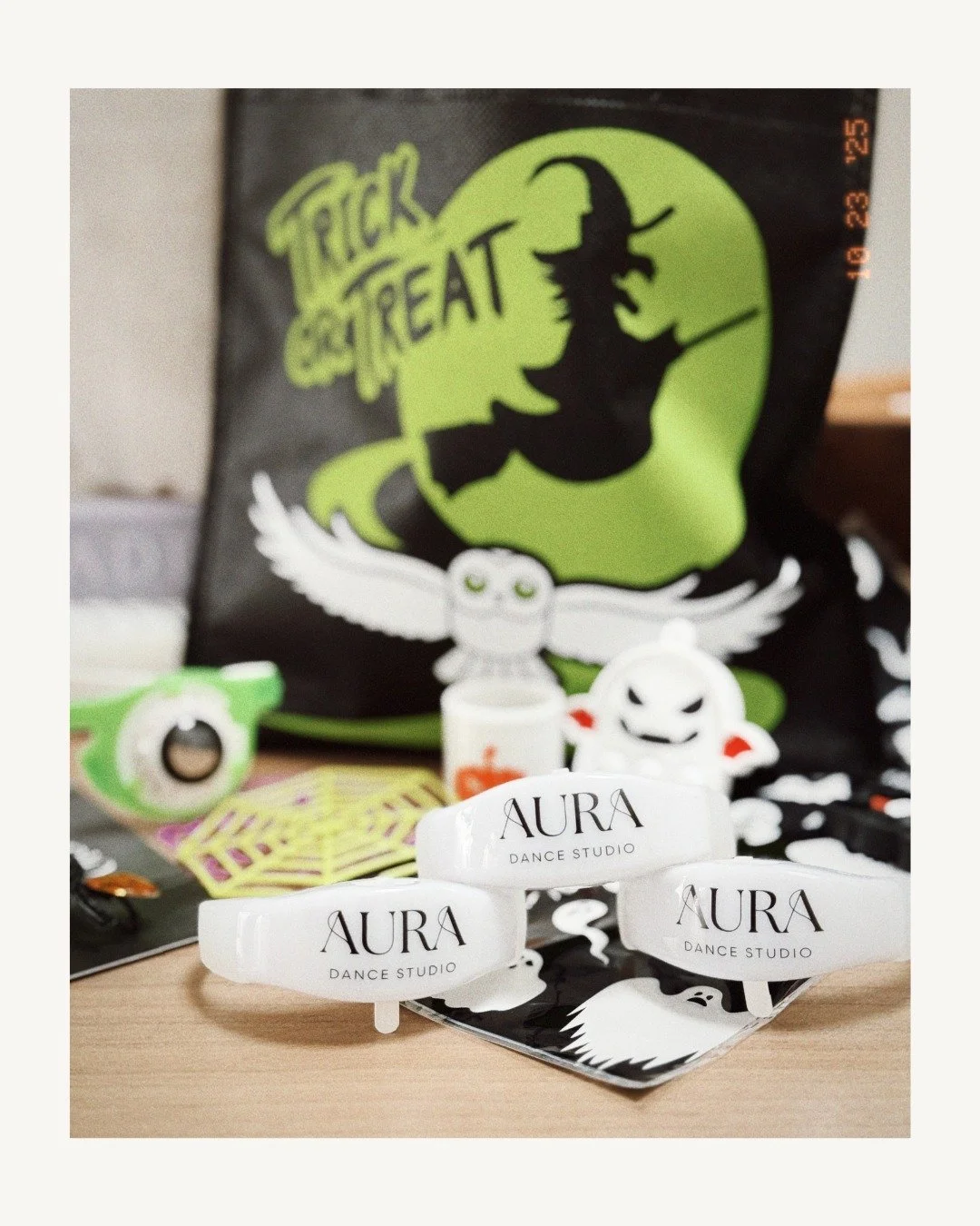 Our Boo Bags are here &mdash; just in time for Halloween!
To save you time this Halloween season, Aura is offering festive Boo Bags that can be handed out to your dancer&rsquo;s classmates at school &mdash; free of charge for our Aura families! 👻
Pl