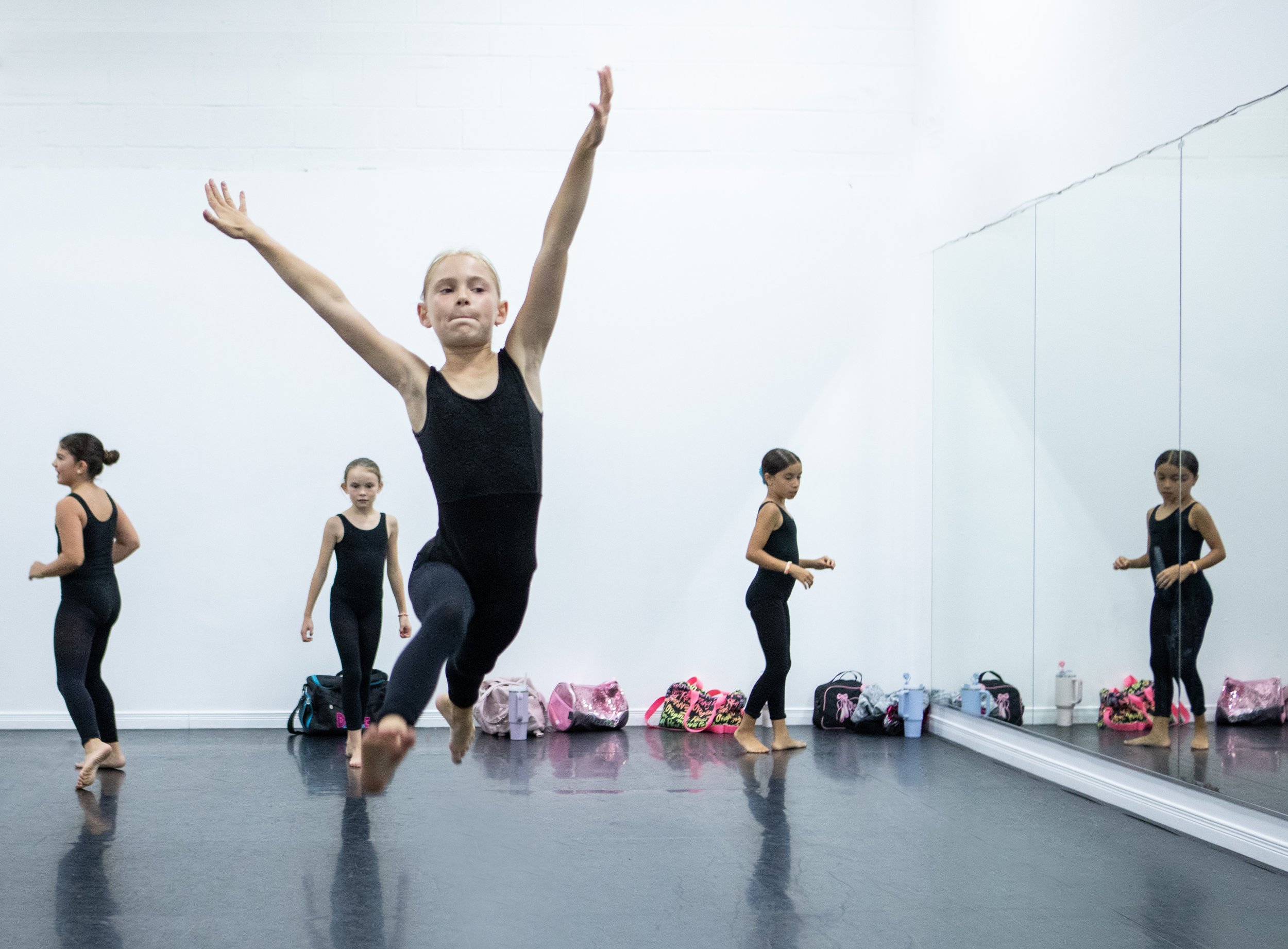 Fueling for Growth & Young Dancers - Nutritious Habits for Big Performances - A guide to creating balanced, energy-packed meals that help young dancers thrive on & off the stage.