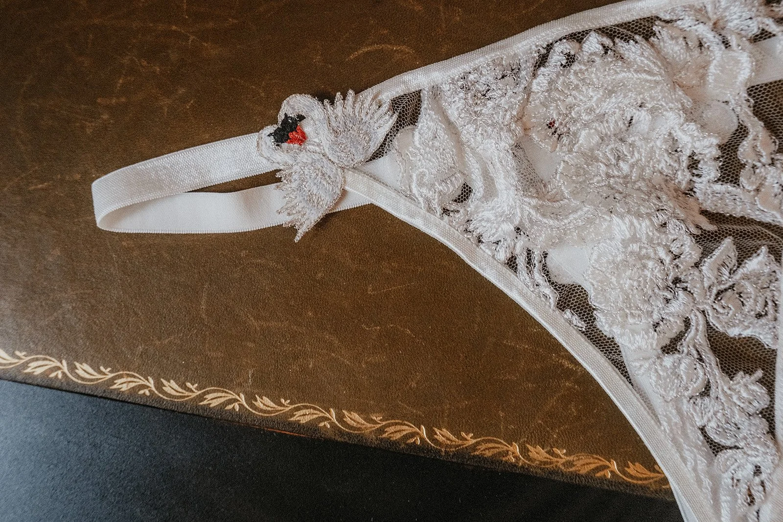 Leda Swan Thong
