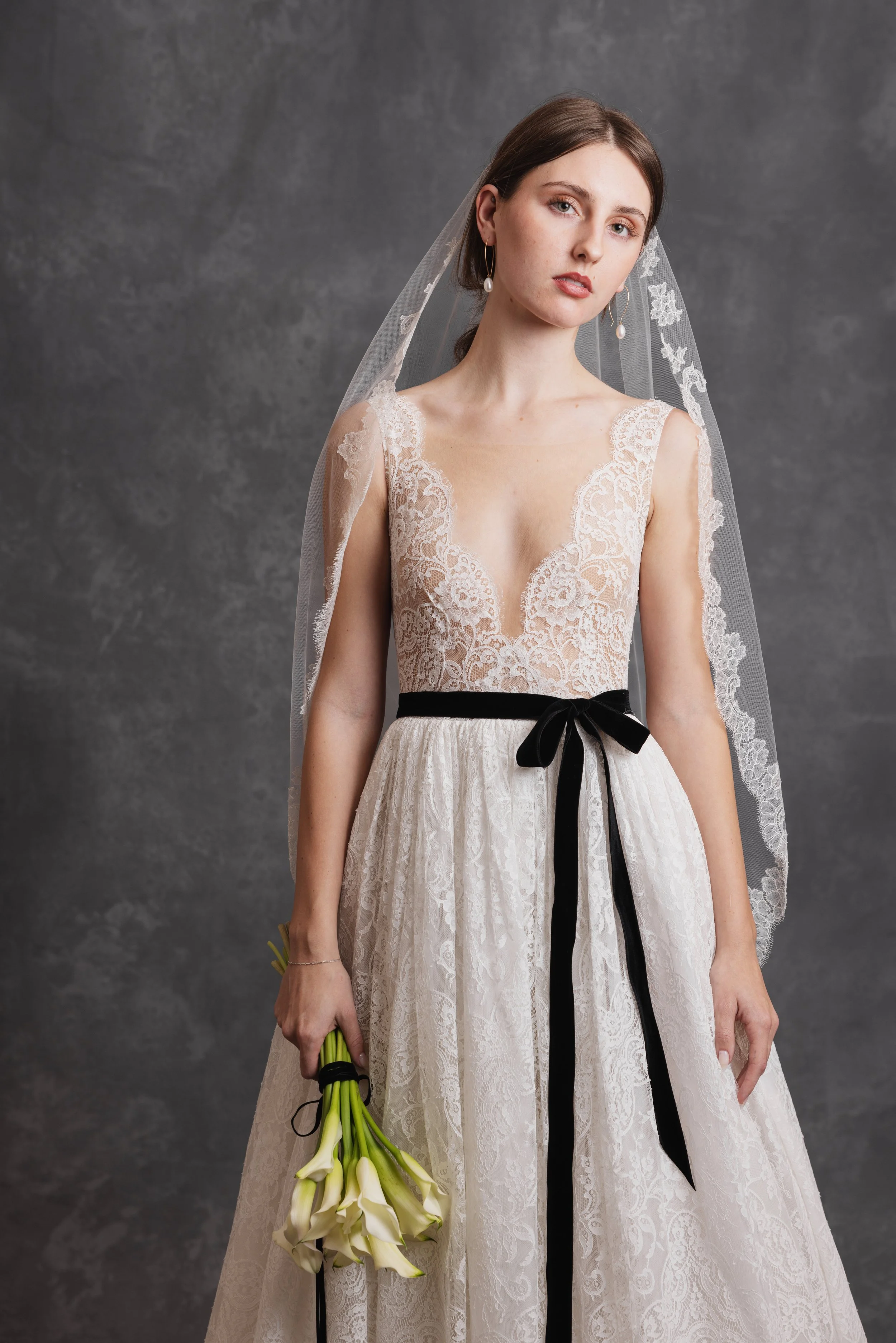 Fingertip Chantilly Lace Veil