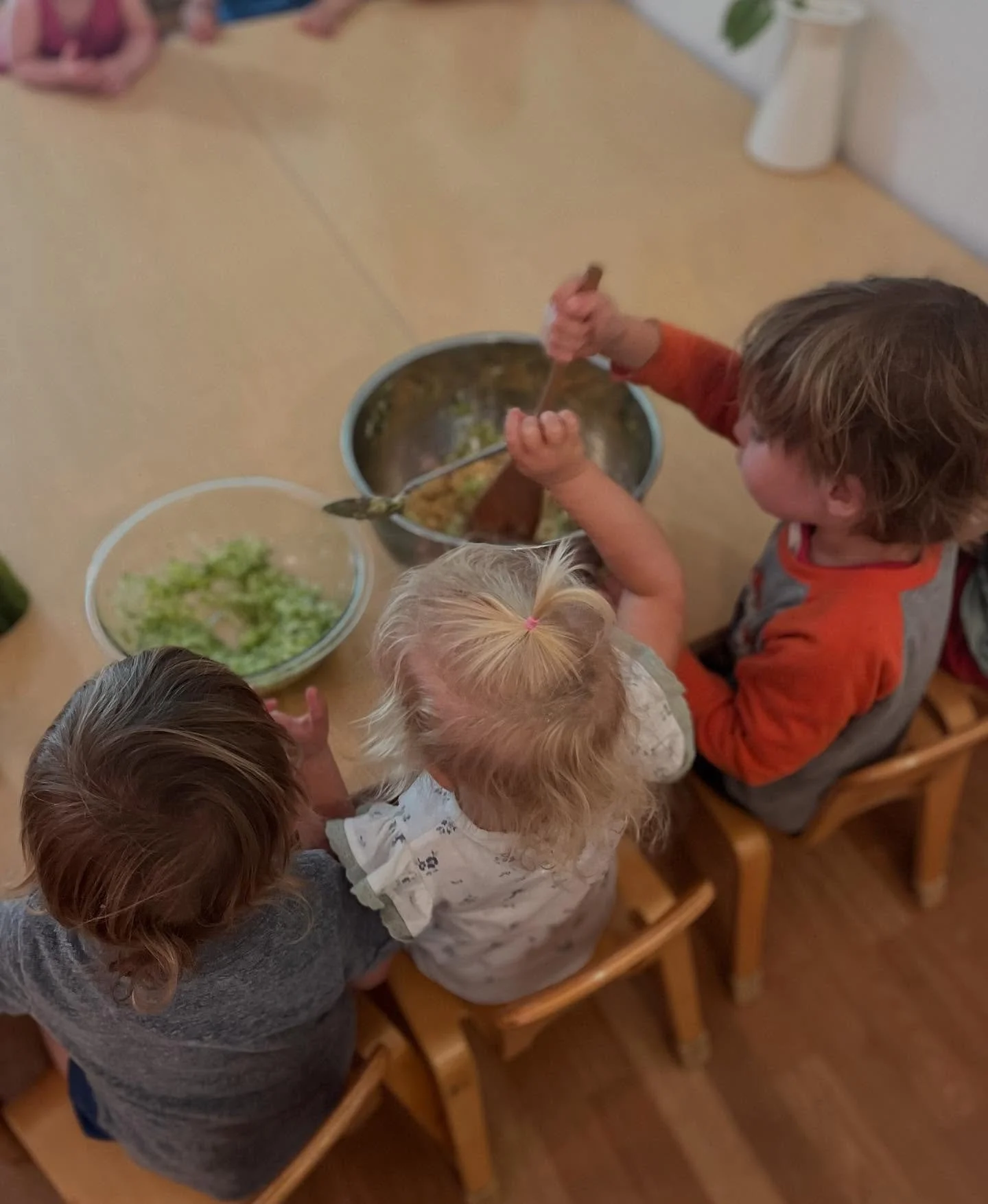 When life gives you a giant zucchini... you make zucchini bread! 🥒🍞

One of our classmates brought in a special, large zucchini from a local farm for Veggie Day, and it turned into the perfect hands-on experience! The children enjoyed exploring the