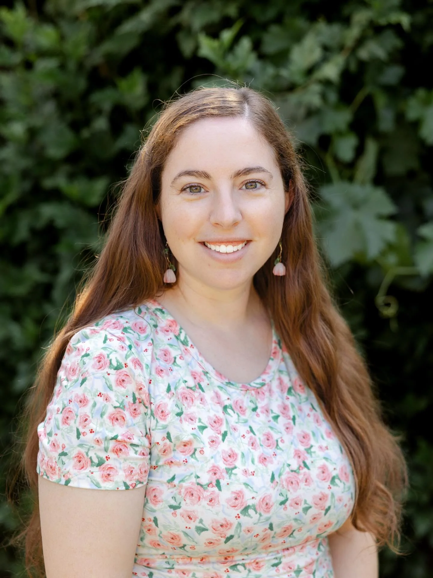 My name is Rae and I have the pleasure of being a teacher at River Roots. I have been working with children for 5 years and it&rsquo;s been the most rewarding experience. Everyday I get to do what I love: make art, make music, dance, and play. 

My f