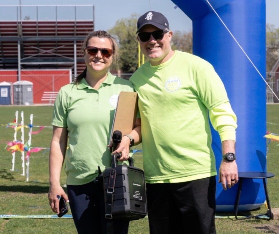 High school sweethearts turned Park Ridge power couple. 😍

Meet Jason, Tina, Colin, Gwendolyn, and their basset hound Wallace, a family fueled by community, creativity, and connection. 💫

From running Healthy Kids Running Series to hosting family d