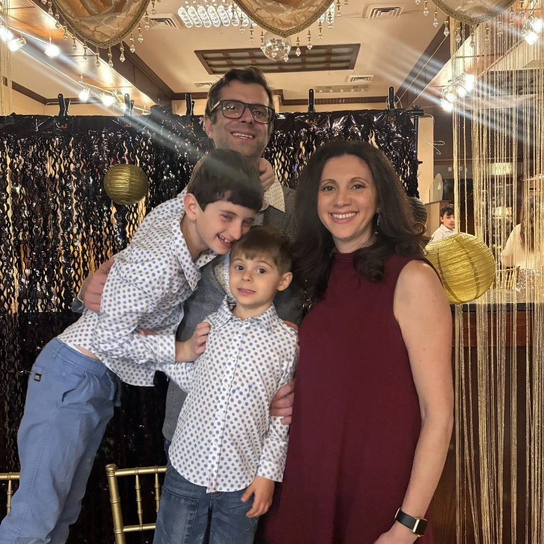 Say hello to the Di Minervino family! 👋

From their love of local parks to cherished family traditions, this dynamic family shares why they absolutely adore living in Park Ridge. 💛

Whether it's enjoying the sledding hill at Centennial or gathering