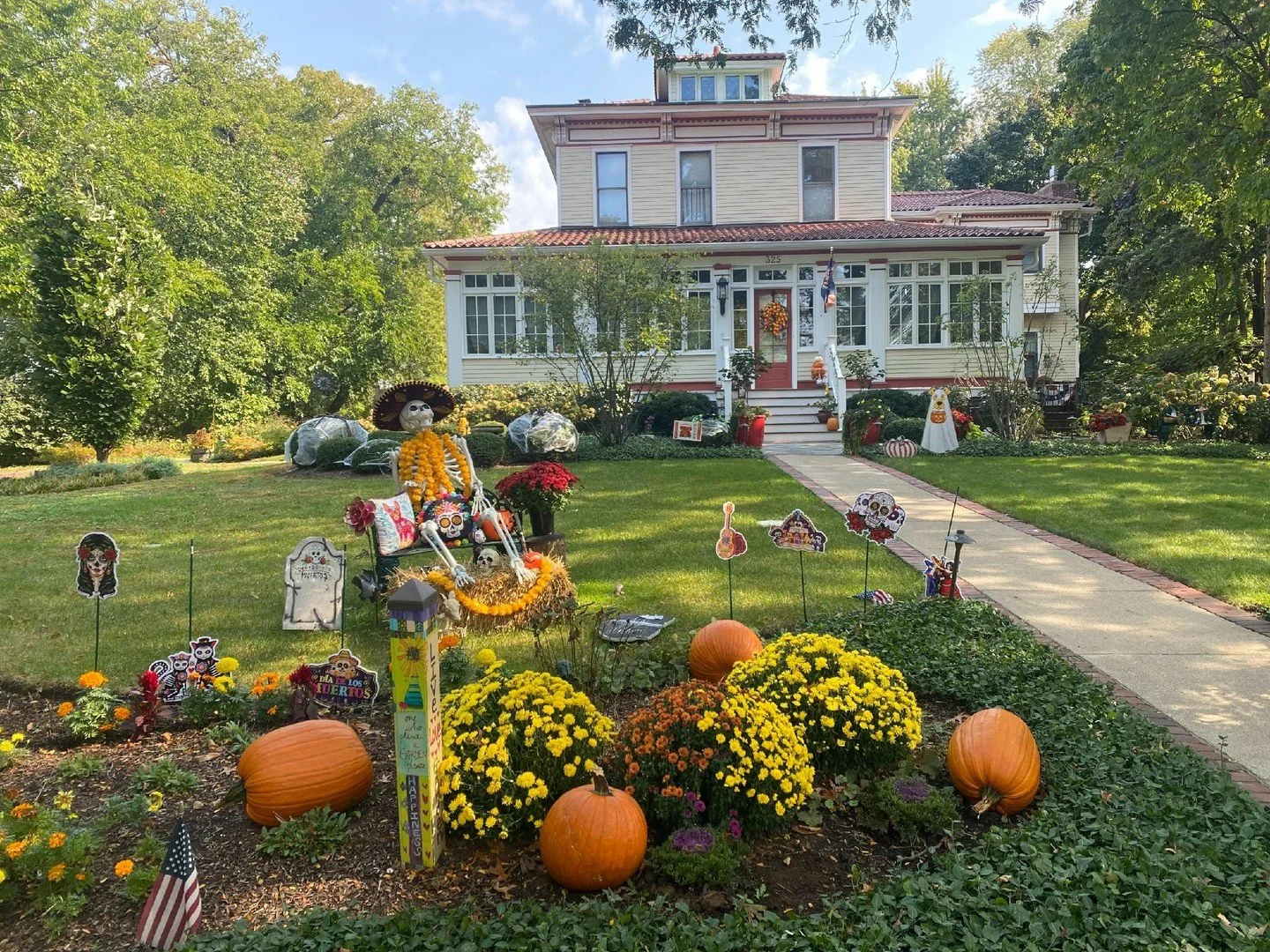 October in Park Ridge has a rhythm all its own. 🍂

Changing leaves, crisp walks, neighborhood gardens, and the excitement of Halloween fill resident Paul Hansen's "October Stroll" with the sights and memories that make this season special.