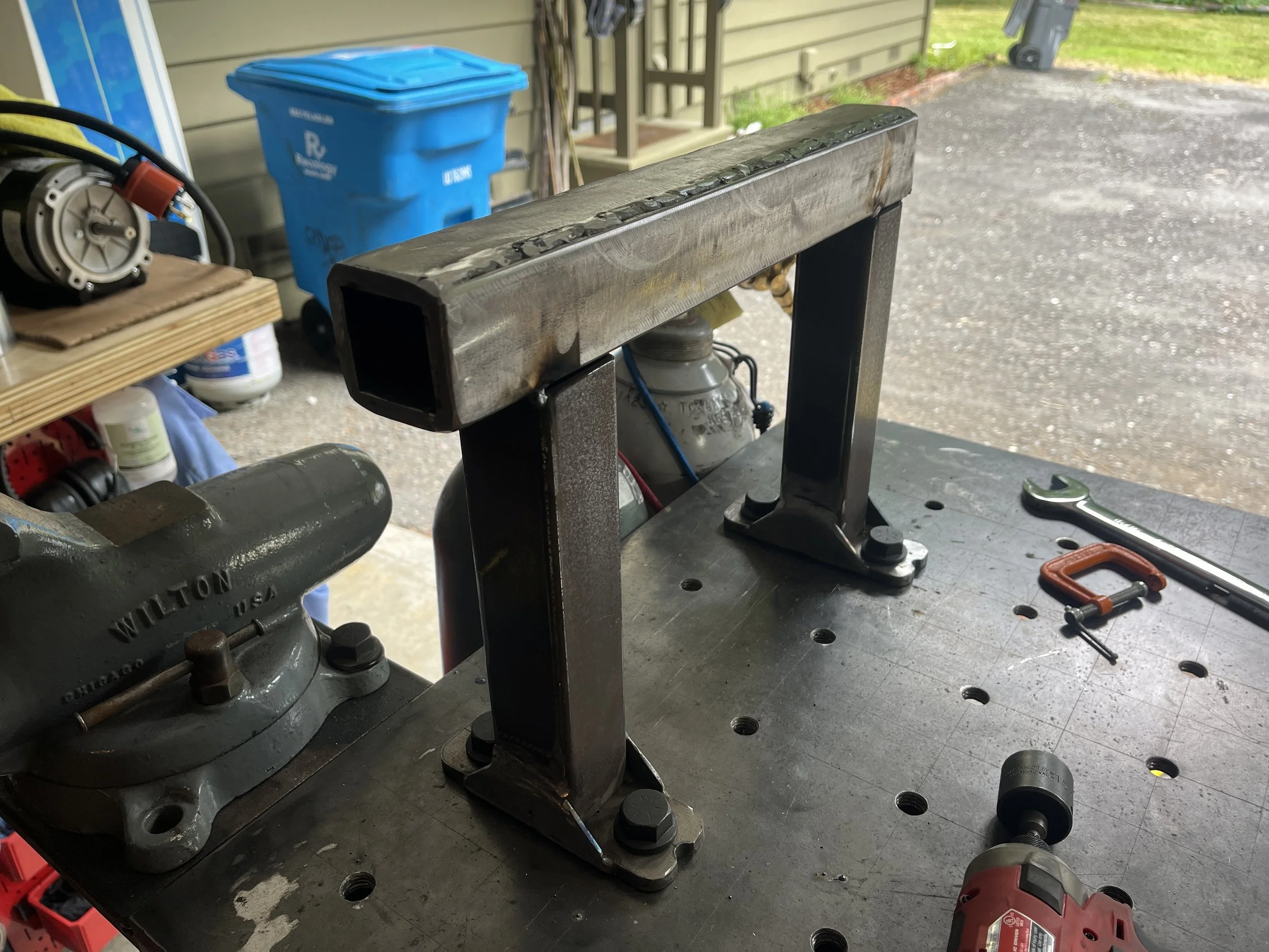 The main frame/stand