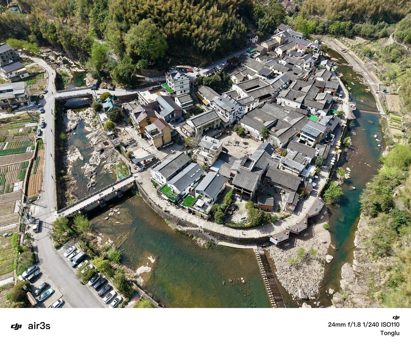 Tonglu, located in Zhejiang Province, is a peaceful destination just a few hours from Shanghai. Known for its natural beauty, the area is filled with lush landscapes, clear streams, and majestic mountains. Baiyunyuan Scenic Area is a hidden gem, perf