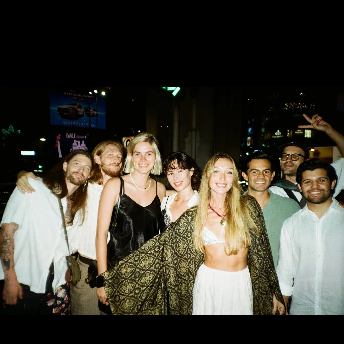 Grateful moments of 2025, despite all the madness in the world. Not taking these lightly:

Real community of kind souls
Time to play and be silly as kids
Love and healthy family
Safe city and a roof over the head
Friends that have your back
Greenery 