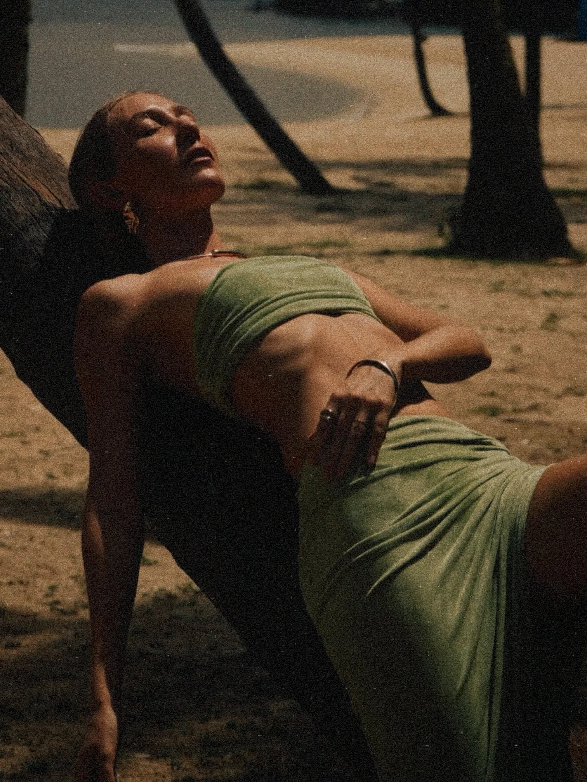 Home is where the tropics are 🌴

live
love
dissolve
create

#inspiration #artistinspiration #tropical #artist #oceanpainting