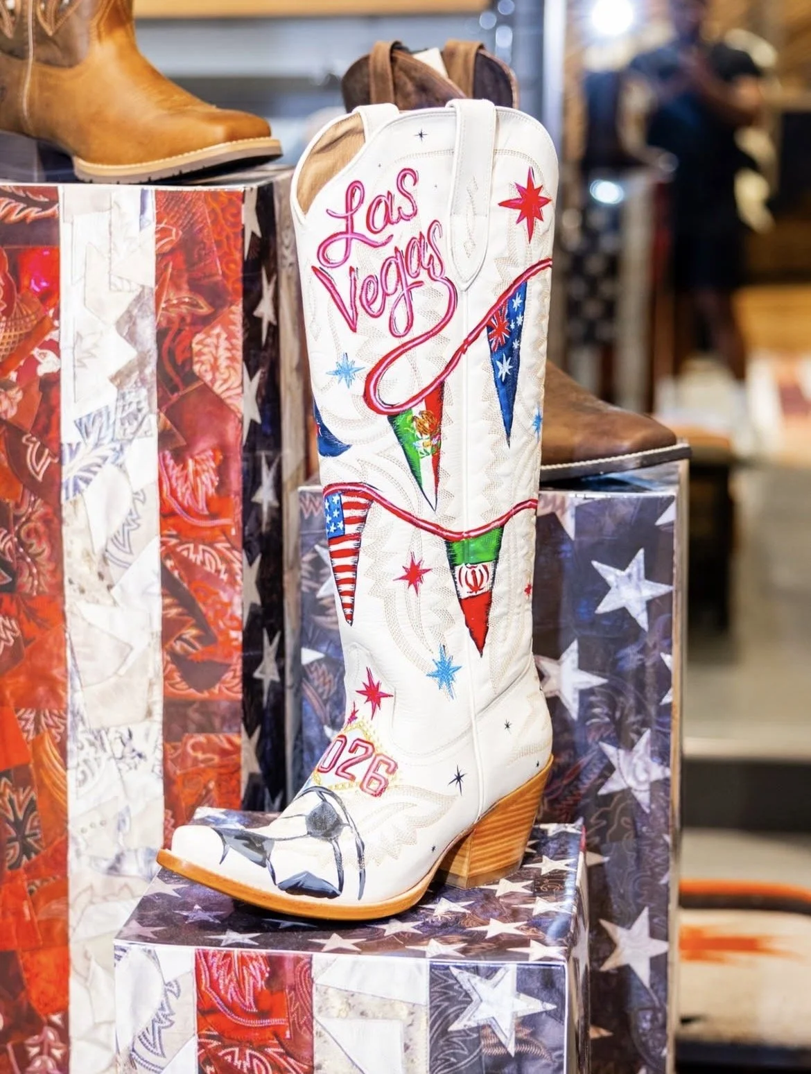PORTER_ARIAT_AMERICANA-COLLECTION-PROPS-BRAND-STORES_ARIAT-LAS-VEGAS-INSTAGRAM_3.jpg
