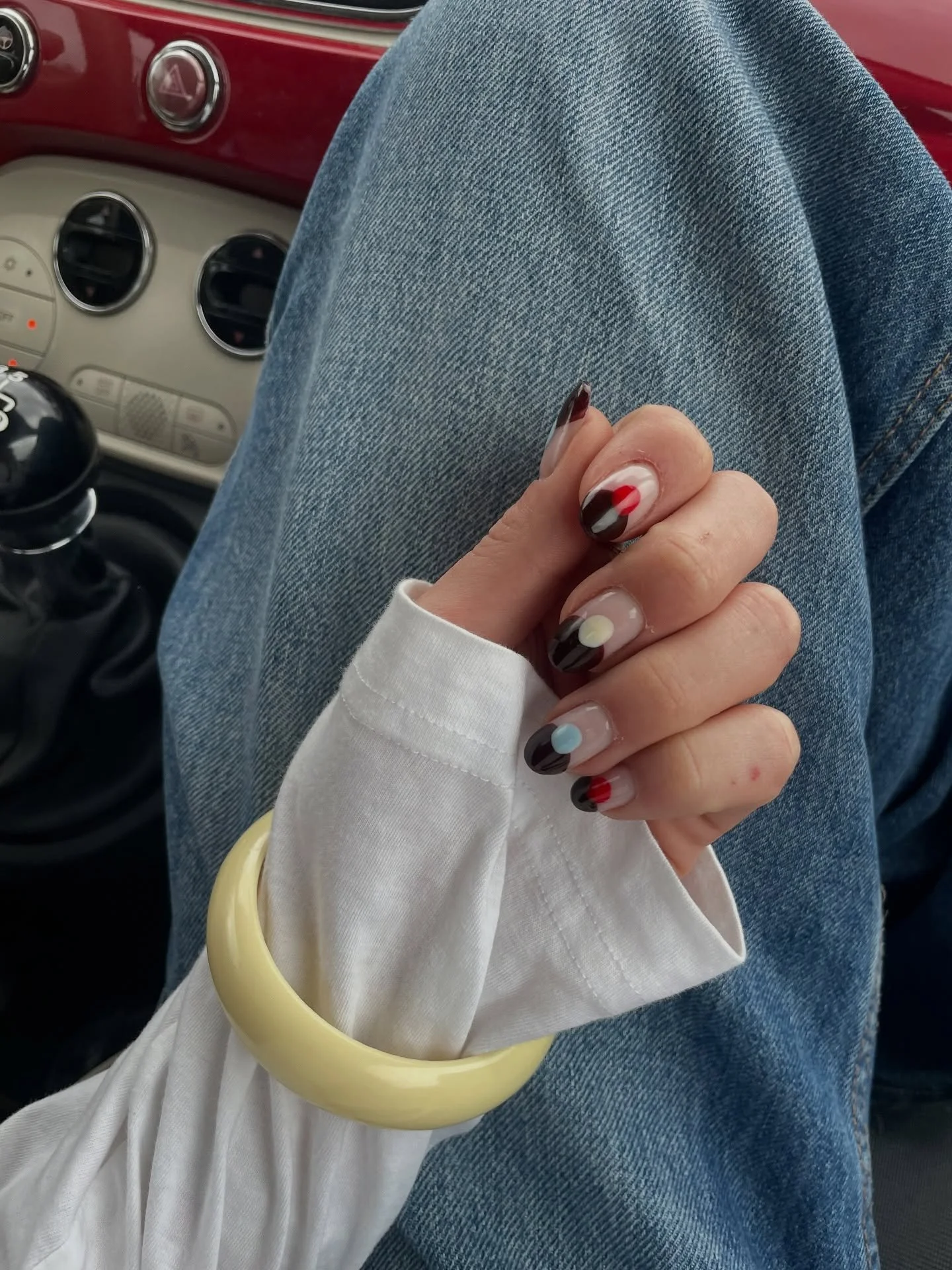 Dump february 
1. Happened a lot this month!!⭐️
2. Went out of office🎿
3-4. Collab shoot with @sarahvandromme @tpvandyck 💄
5. Mr.Gus is printed!!! @cheznutri ⭐️
6. Shoot for @clvs_worldwide 💌
7-8. Vibes of the shoot with @tpvandyck @ranivh 🔗
9. W