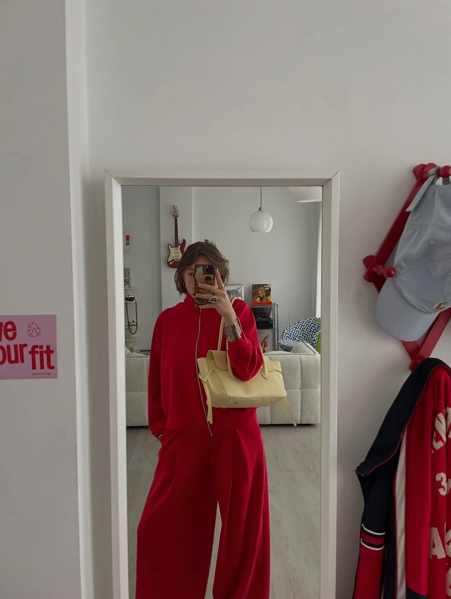 1. March dump 🤠
2. Portrait shoot for @solan_grz 🧑🏽&zwj;💼
3. Maternity shoot for  @geraldine.jacquerie 🐣
4. Portrait shoot for @dj.wave.b 🧡
5. At the office @elisafashion__ 👩🏽&zwj;💻
6-7. Shoot at @hoteldewittelelie for @cellablue with @olivi