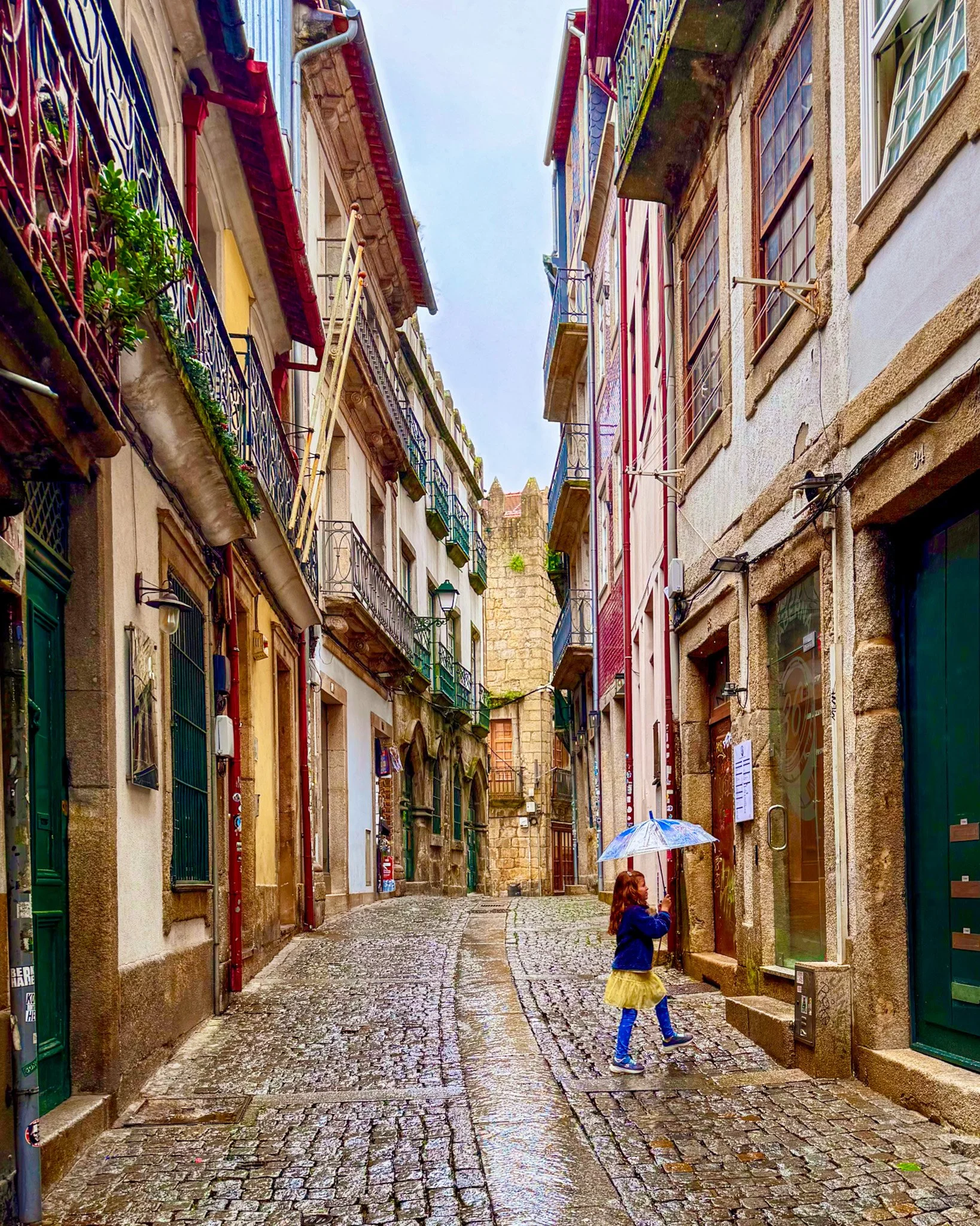 Porto_Allyways_Umbrella_Rain.jpg